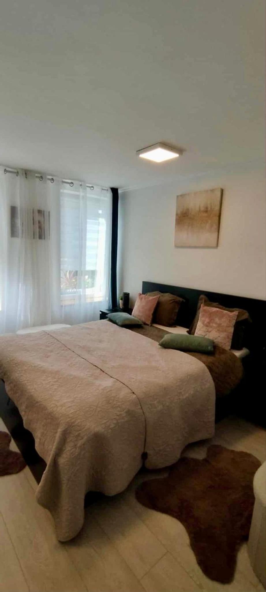 One-Bedroom Apartment with City View