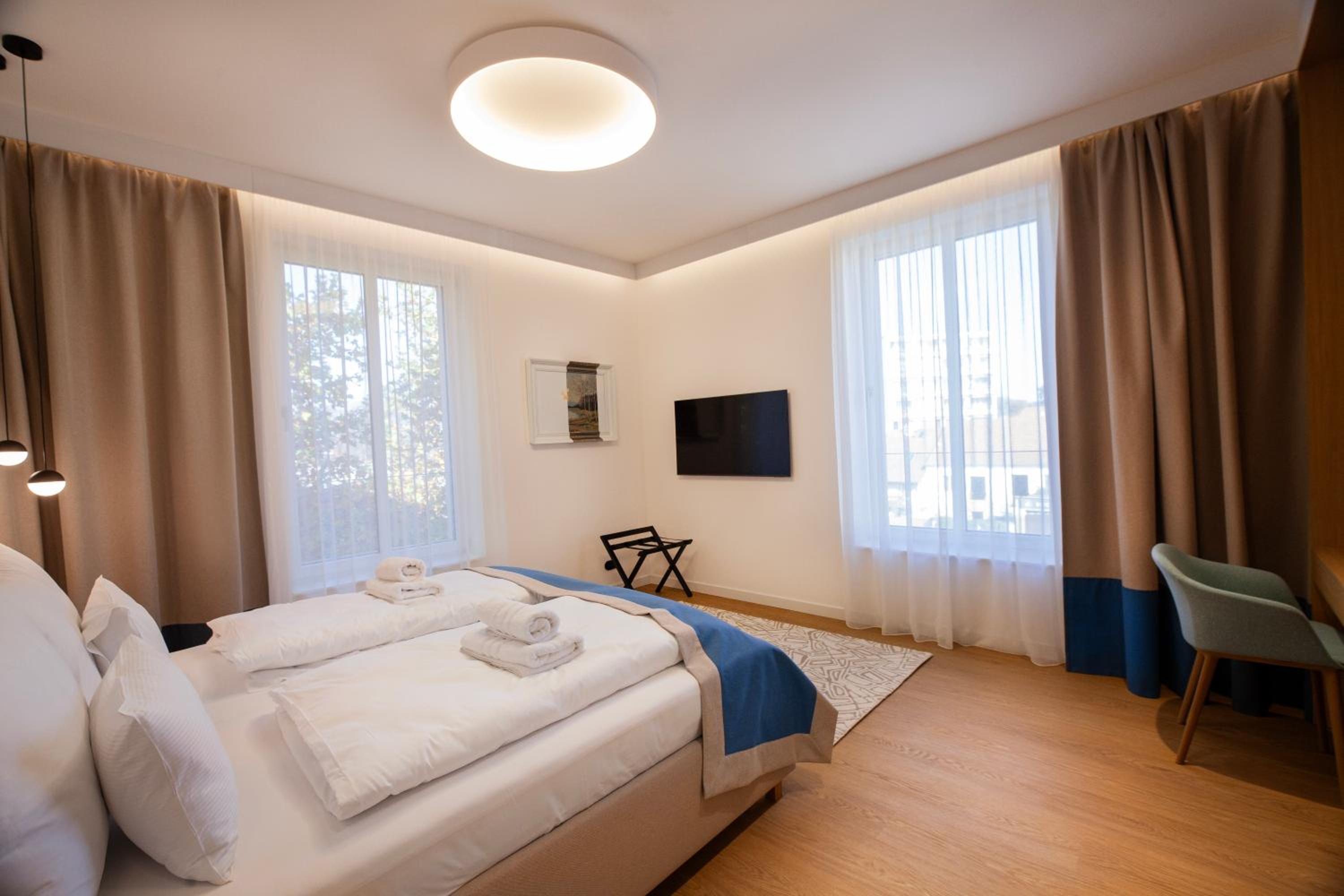 Deluxe Double Room with Extra Bed photo 3