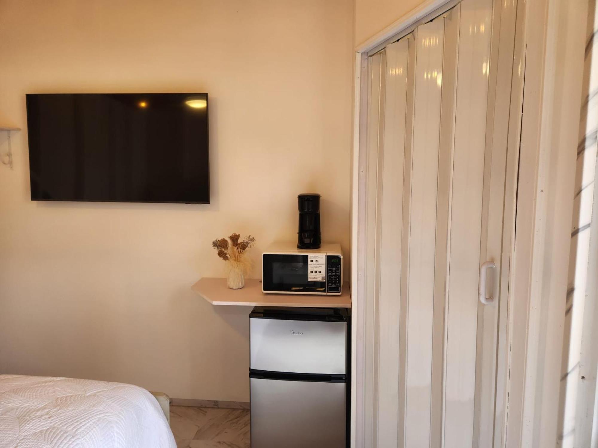Standard Queen Room photo 2