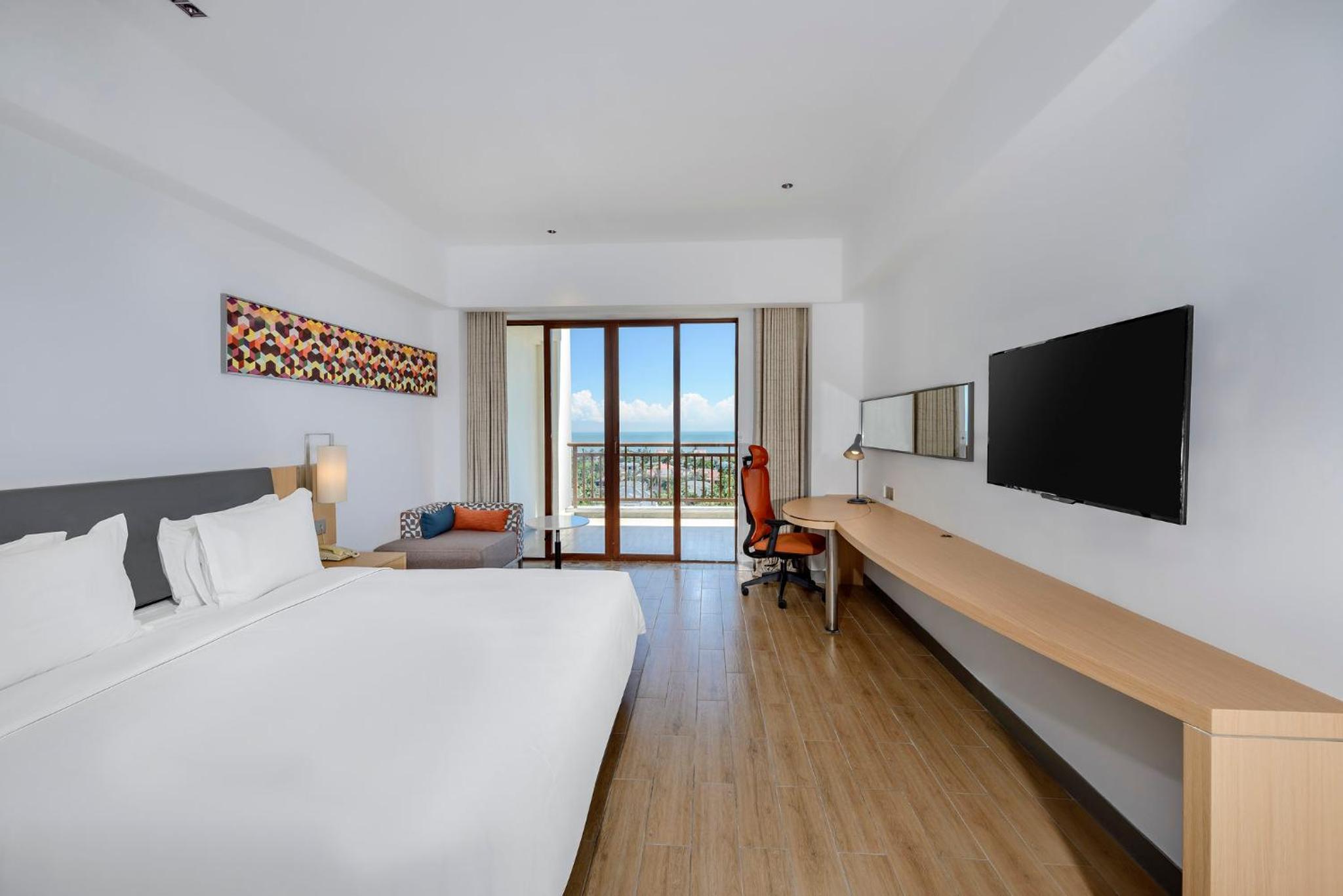 Standard Queen Room with Garden View and Balcony