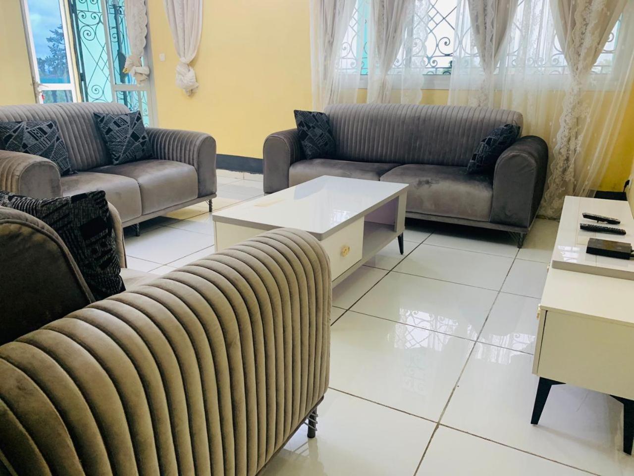 Four-Bedroom Apartment with Balcony photo 2