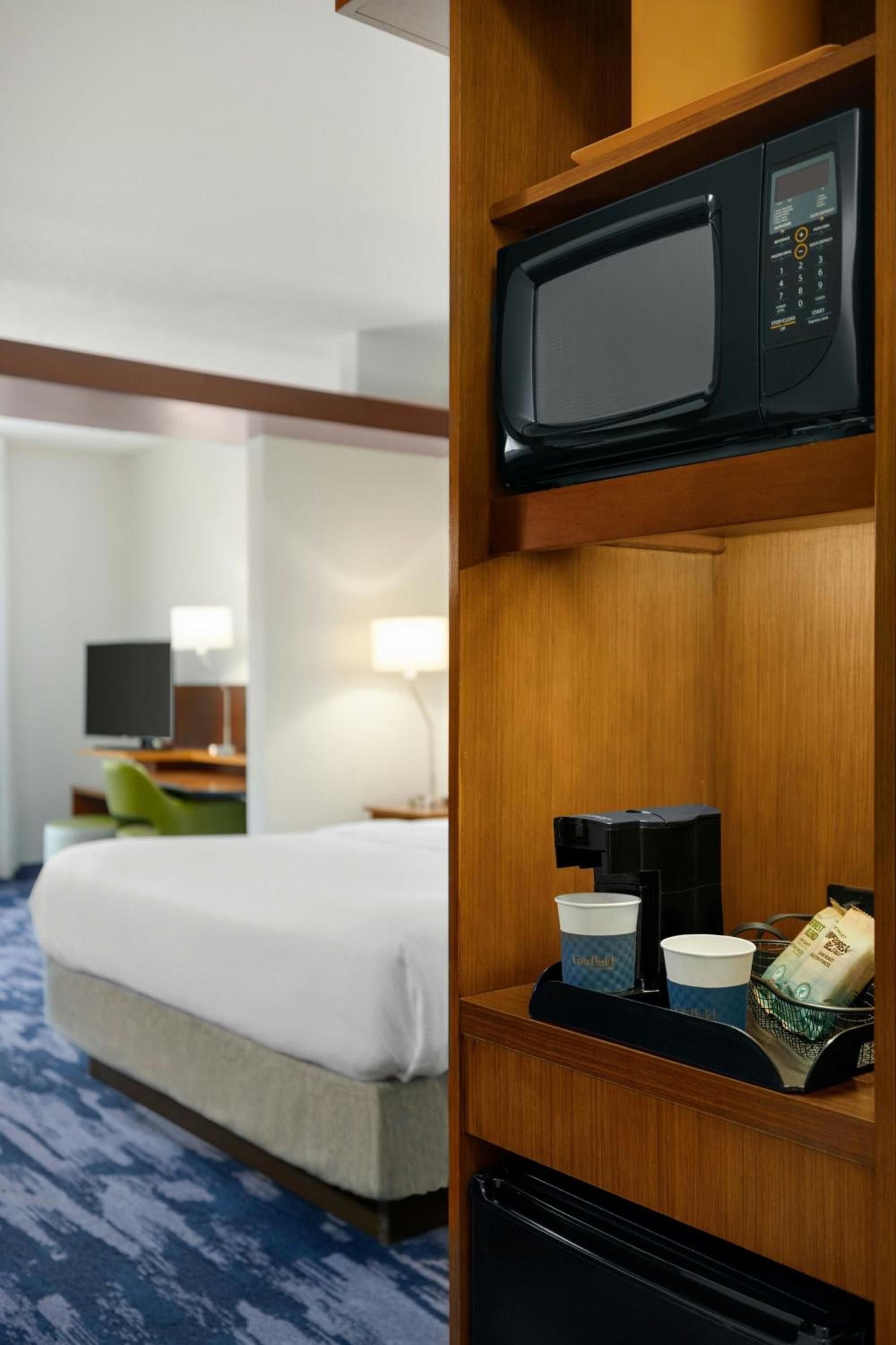 Studio King Room with Non-Private Sofa Bed and Transfer Shower - Mobility/Hearing Accessible photo 3