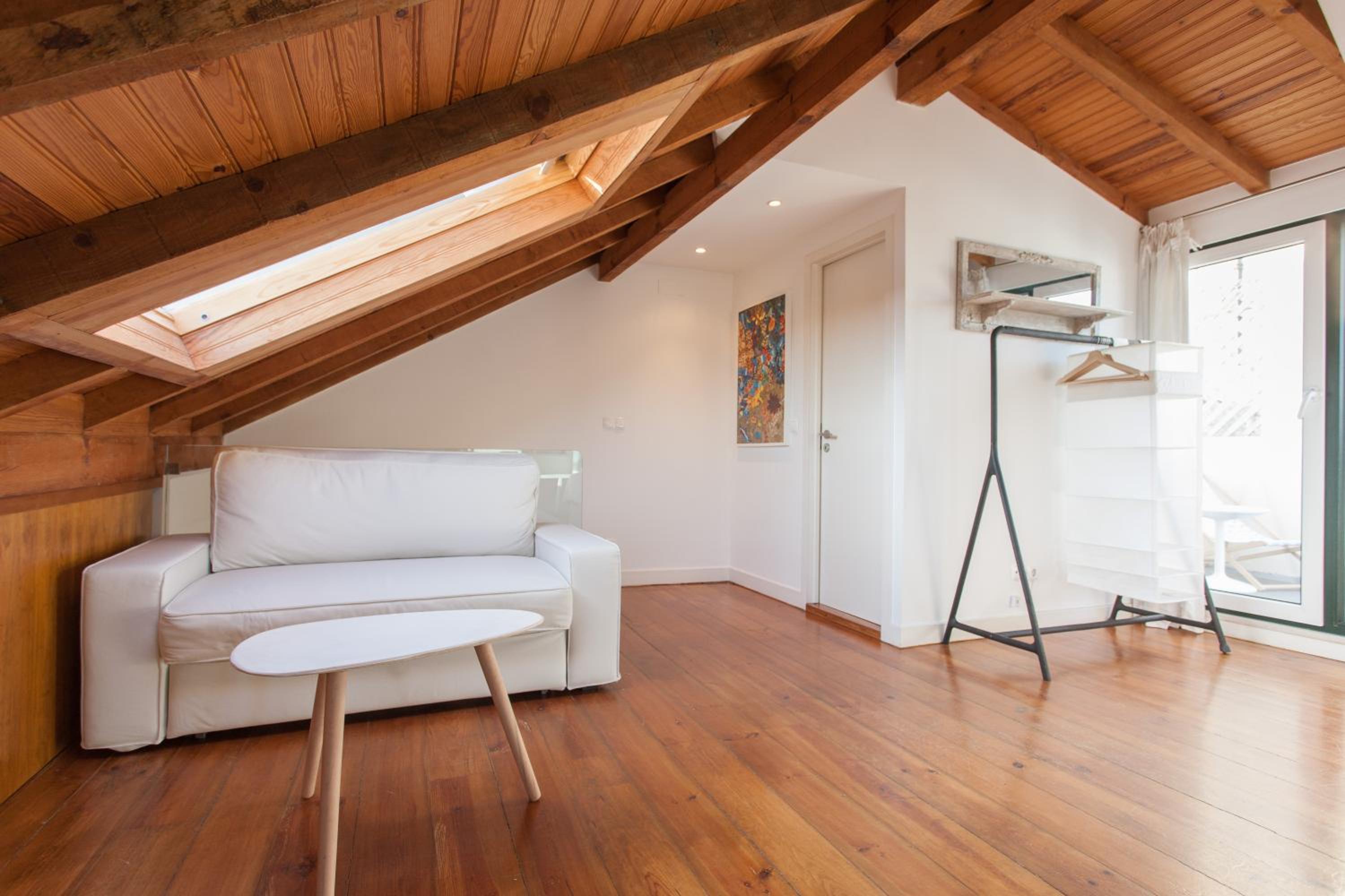 Apartment with Terrace - Photo 4