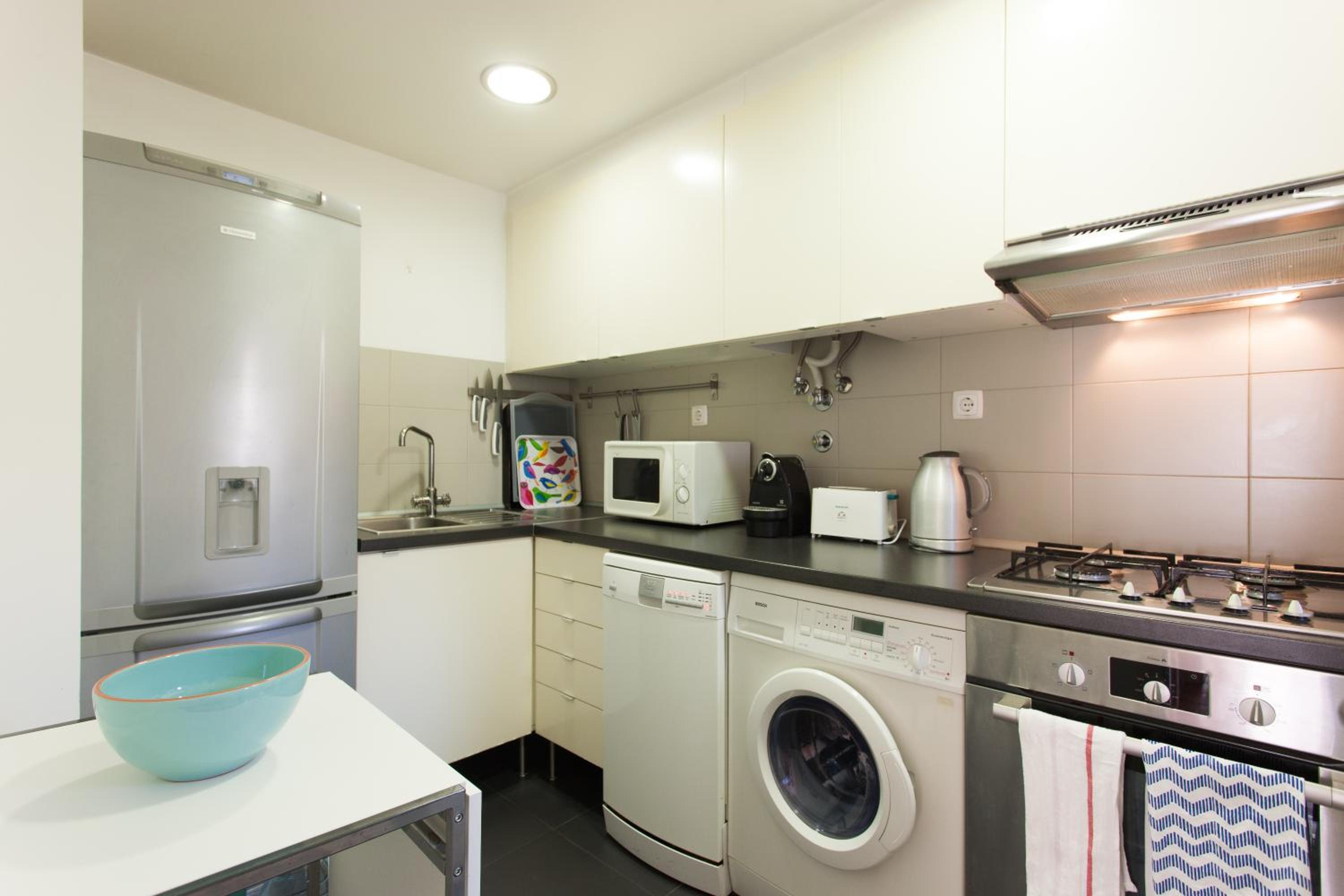 Apartment with Terrace - Photo 7
