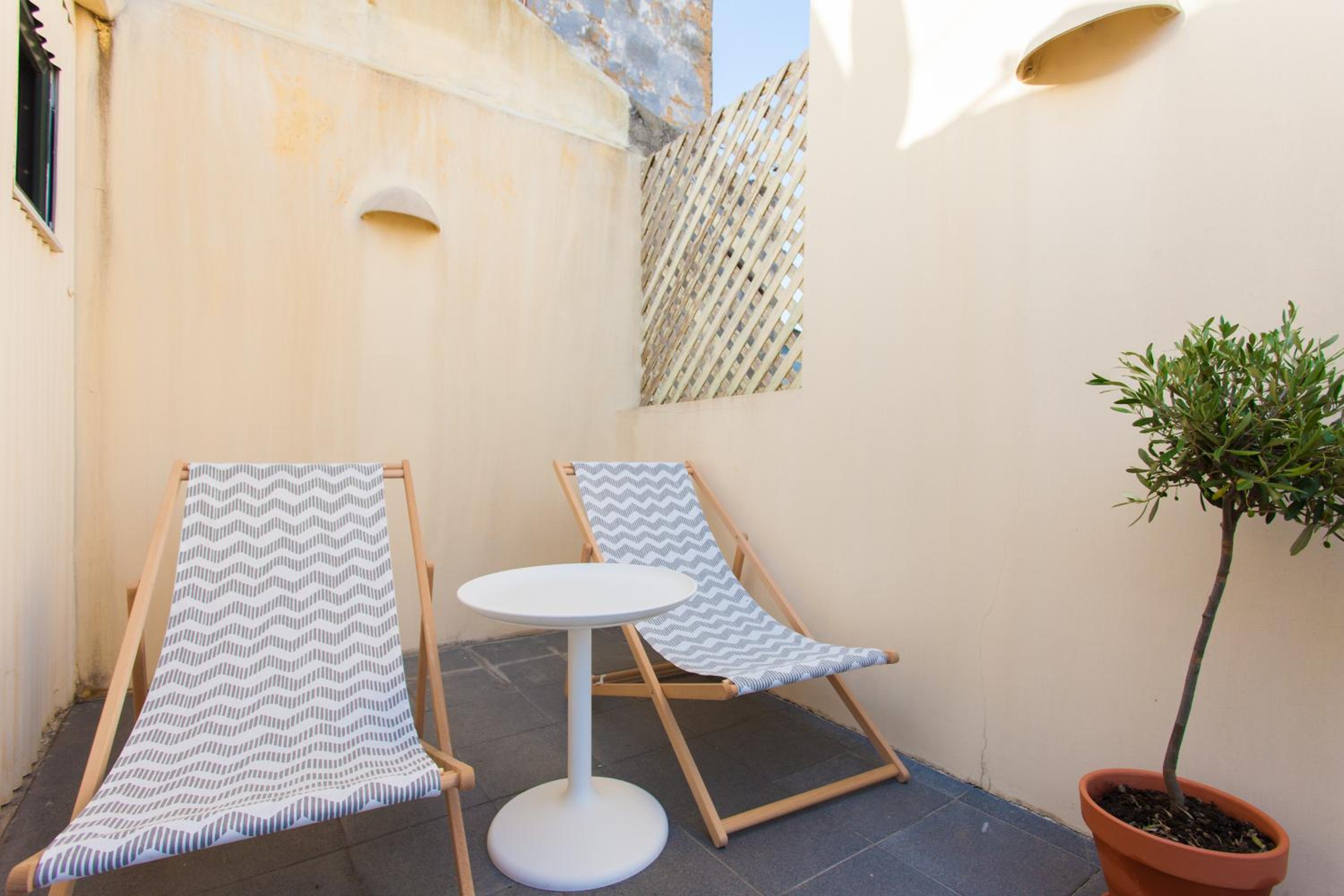 Apartment with Terrace - Photo 10