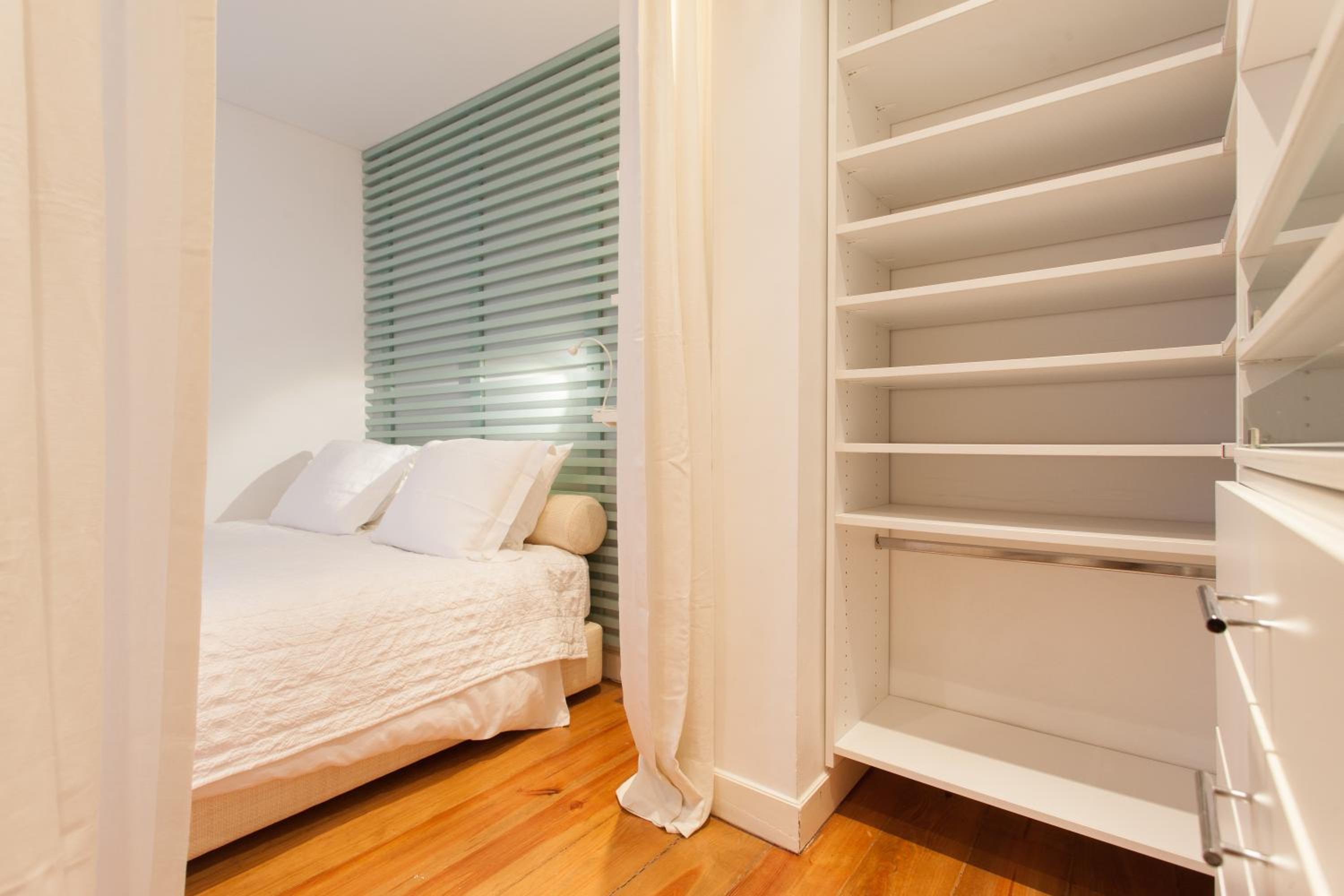 Apartment with Terrace - Photo 11
