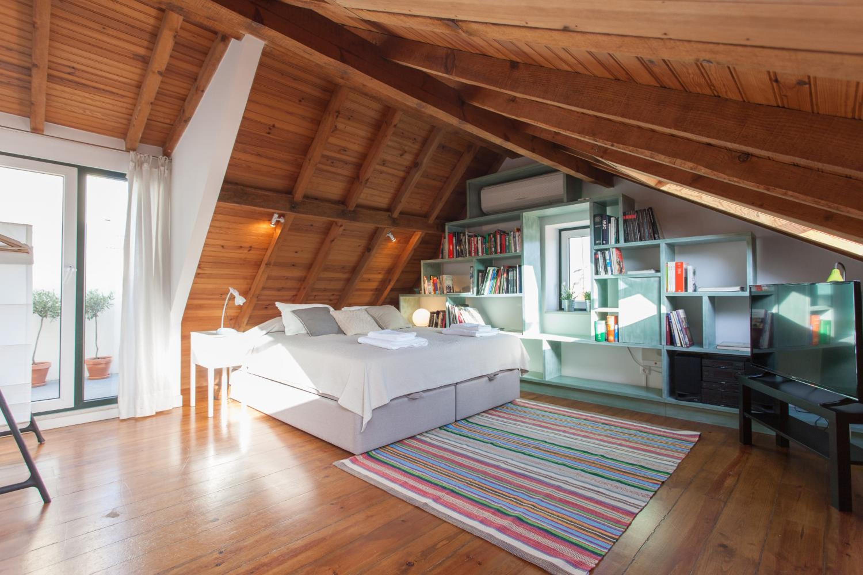 Apartment with Terrace - Photo 12