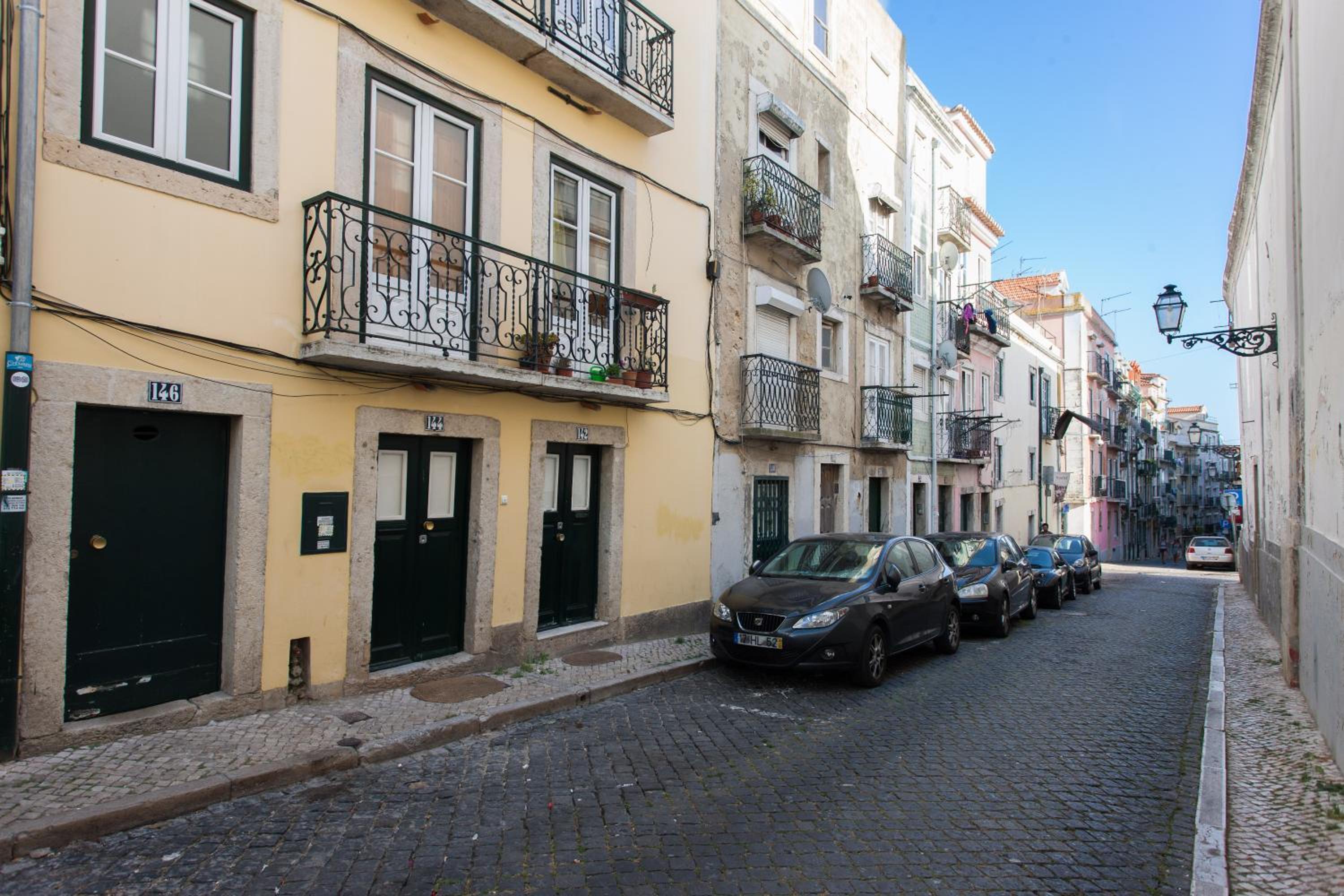 Apartment with Terrace - Photo 15