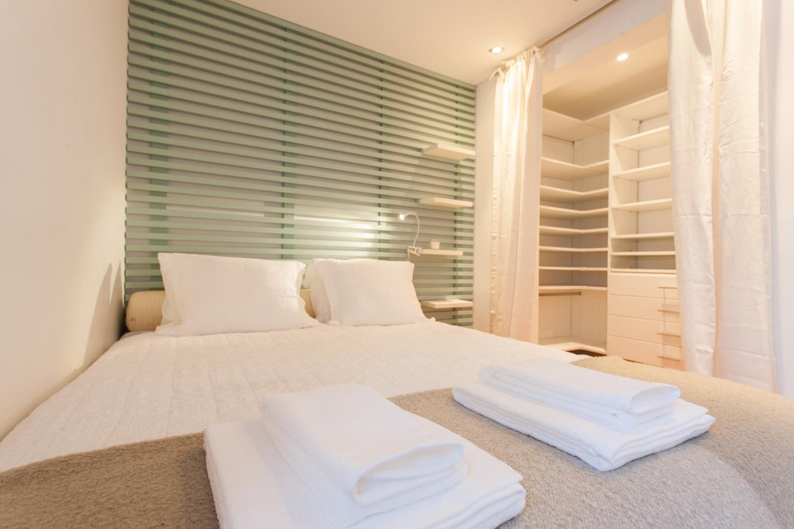 Apartment with Terrace - Photo 16