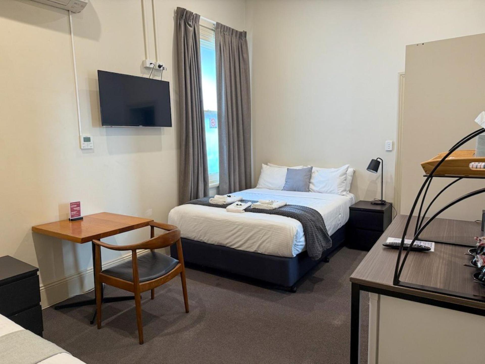 Triple Room with Private Bathroom photo 3