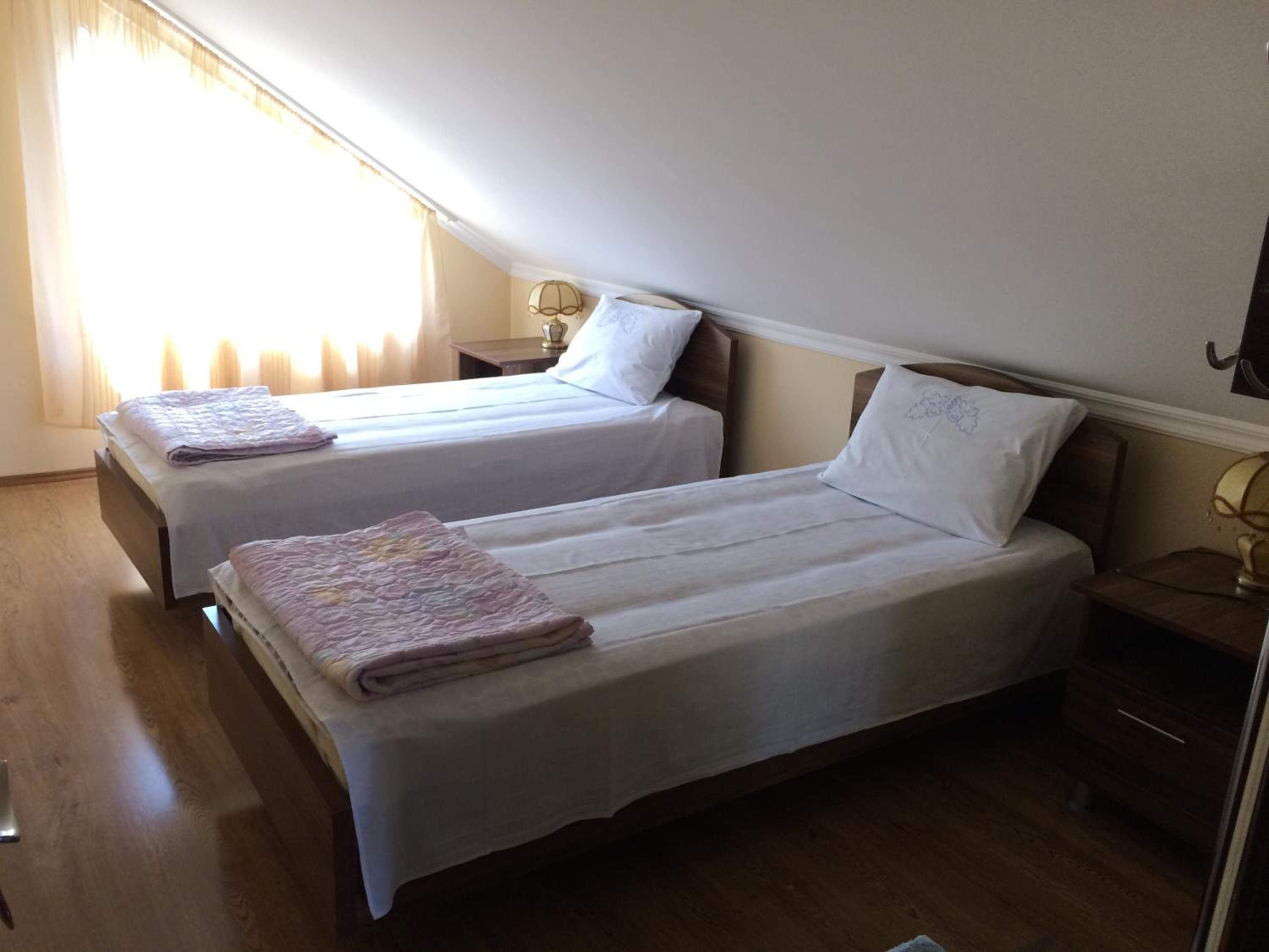 Double Room with Shared Bathroom photo 2