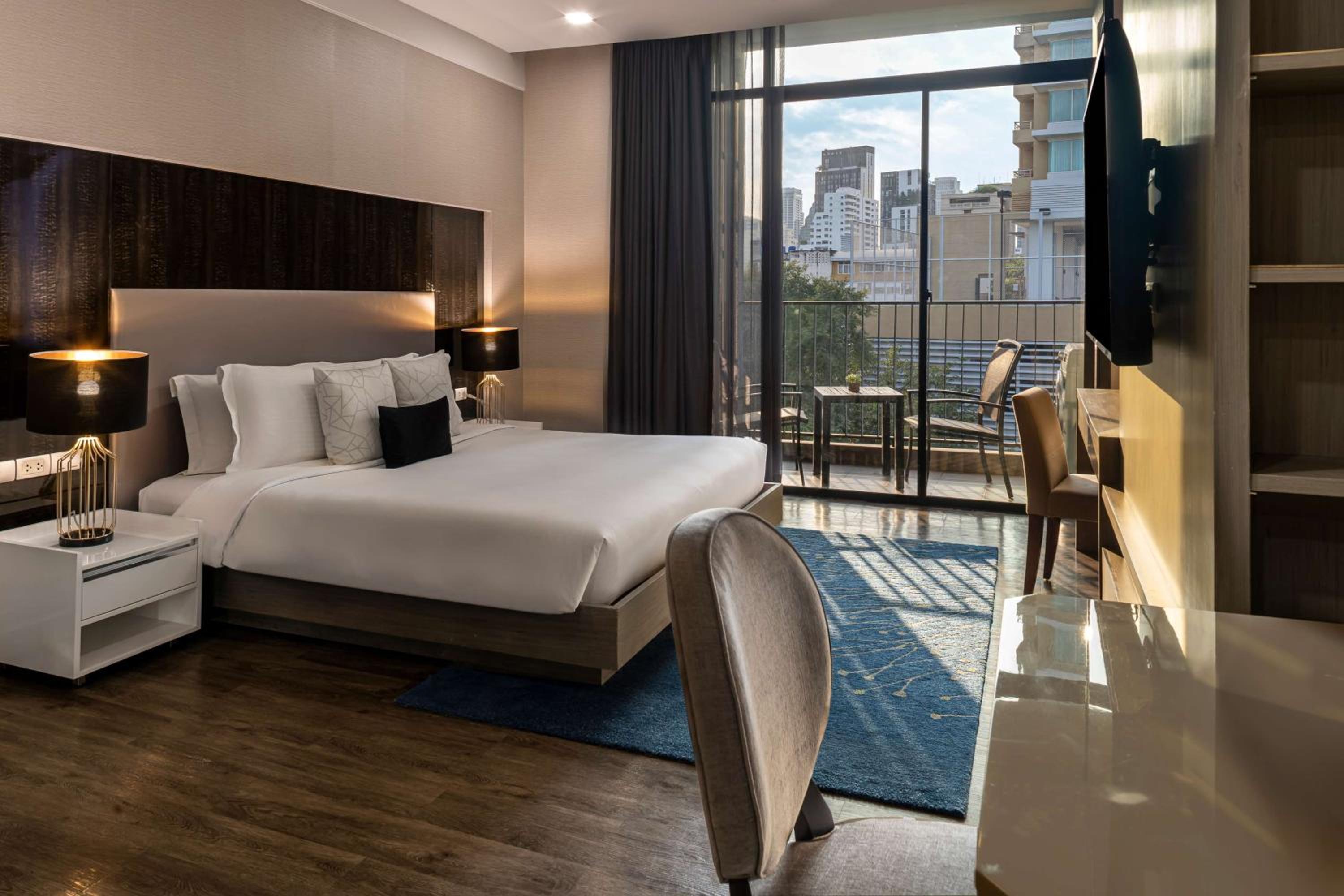 Premier Studio with King Bed  photo 1