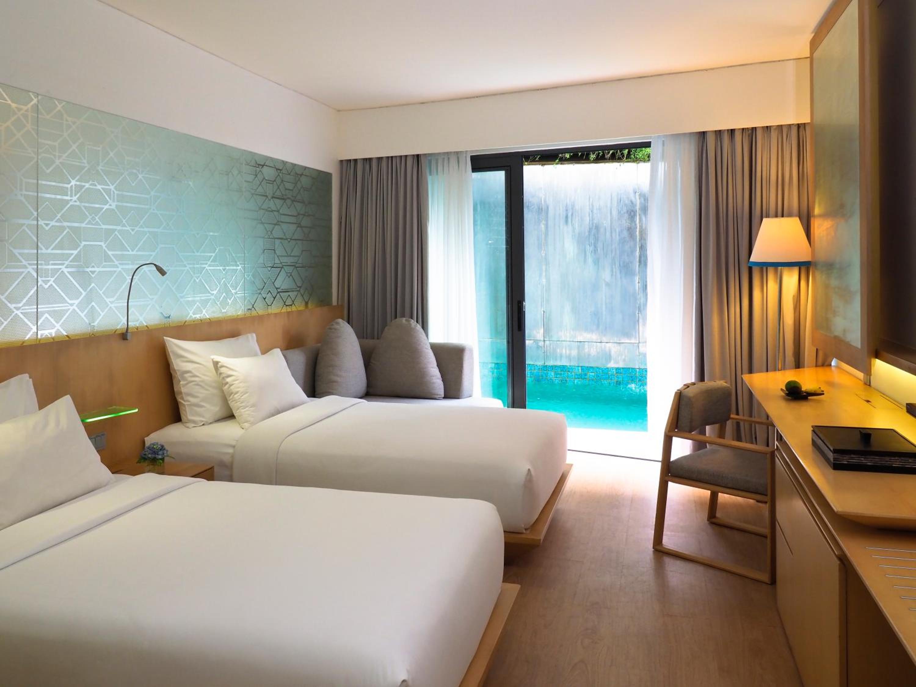 Deluxe Twin Room with Pool Access photo 3