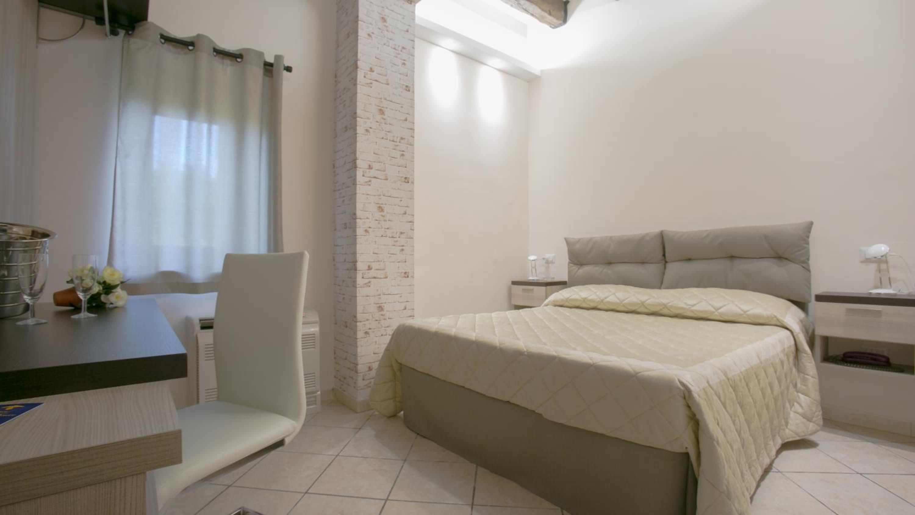 Double Room - Photo 1