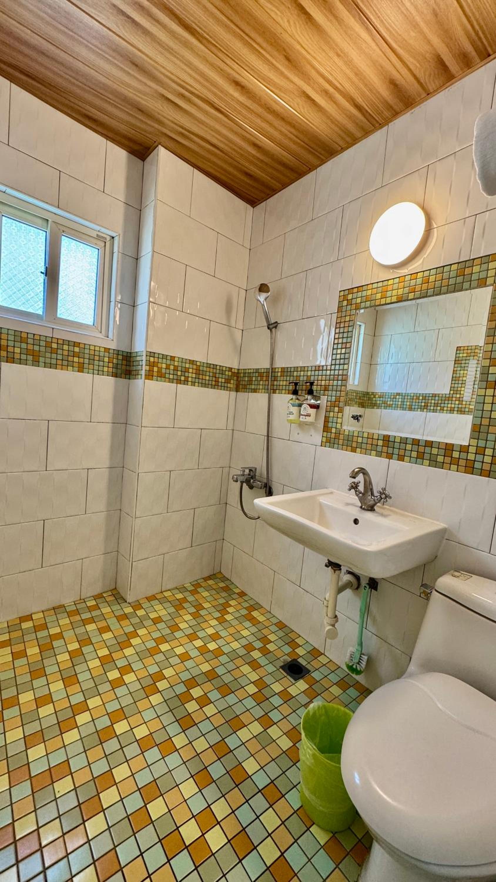 Family Room with Private Bathroom photo 2