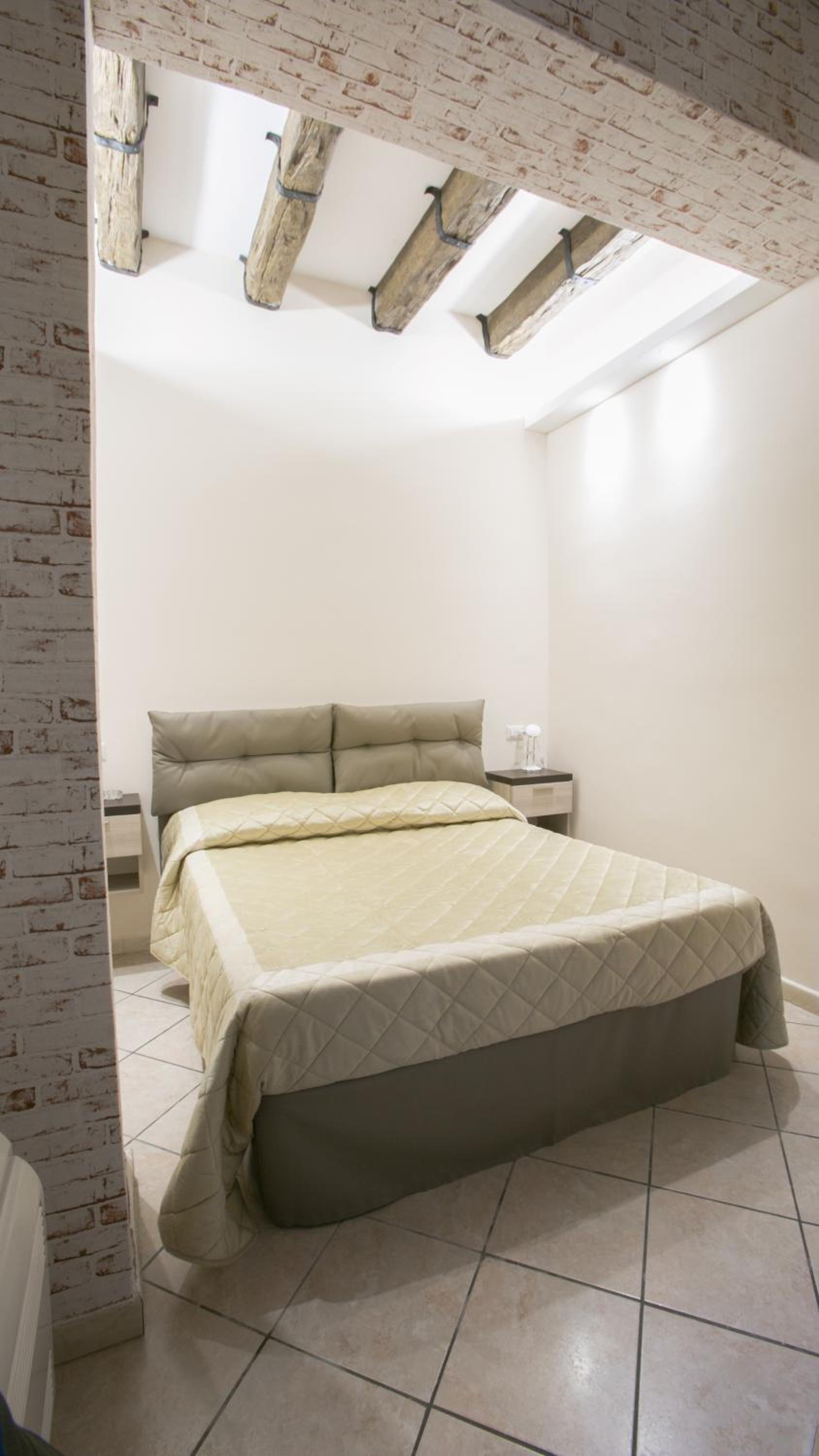 Double Room - Photo 7