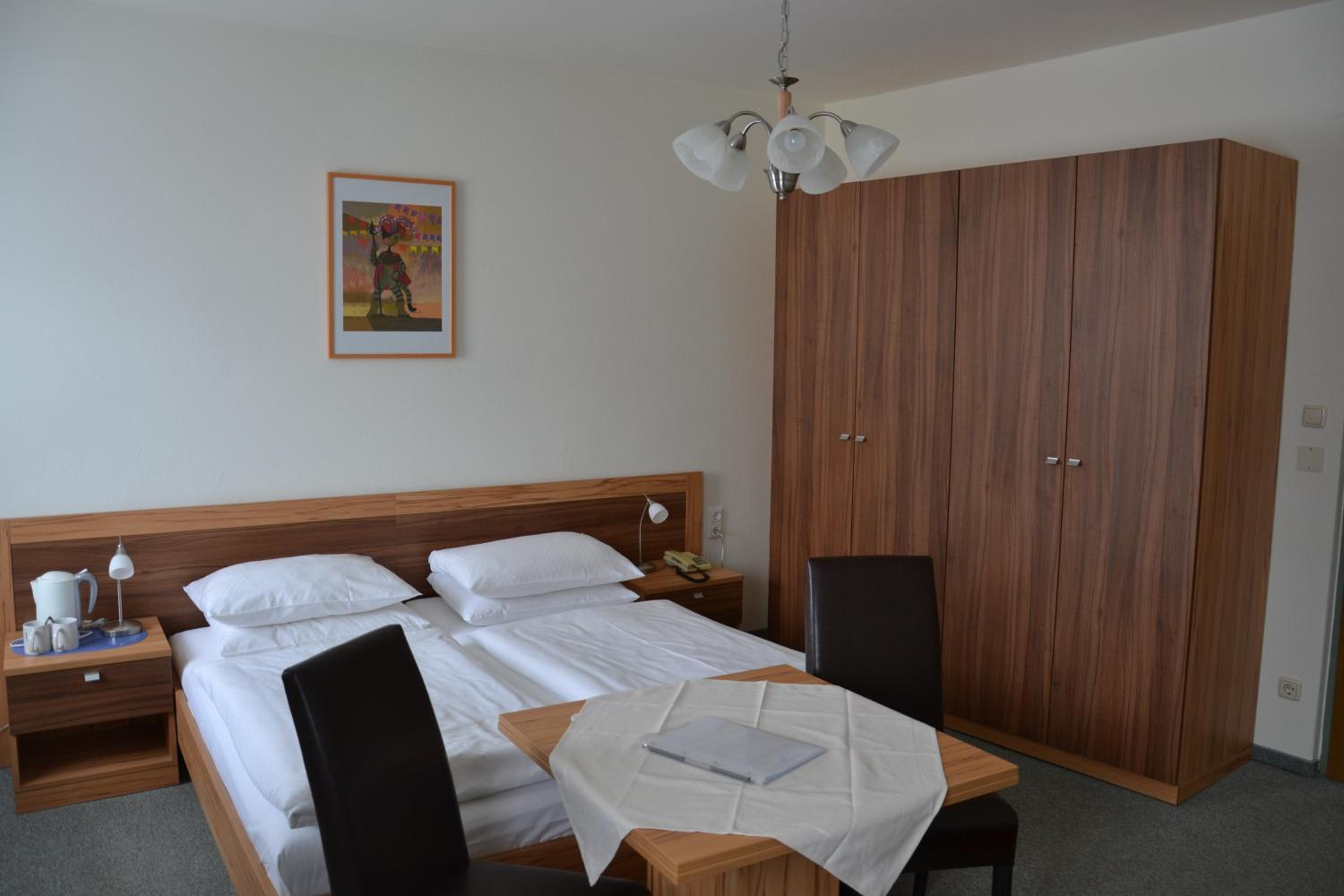 Budget Double Room photo 3