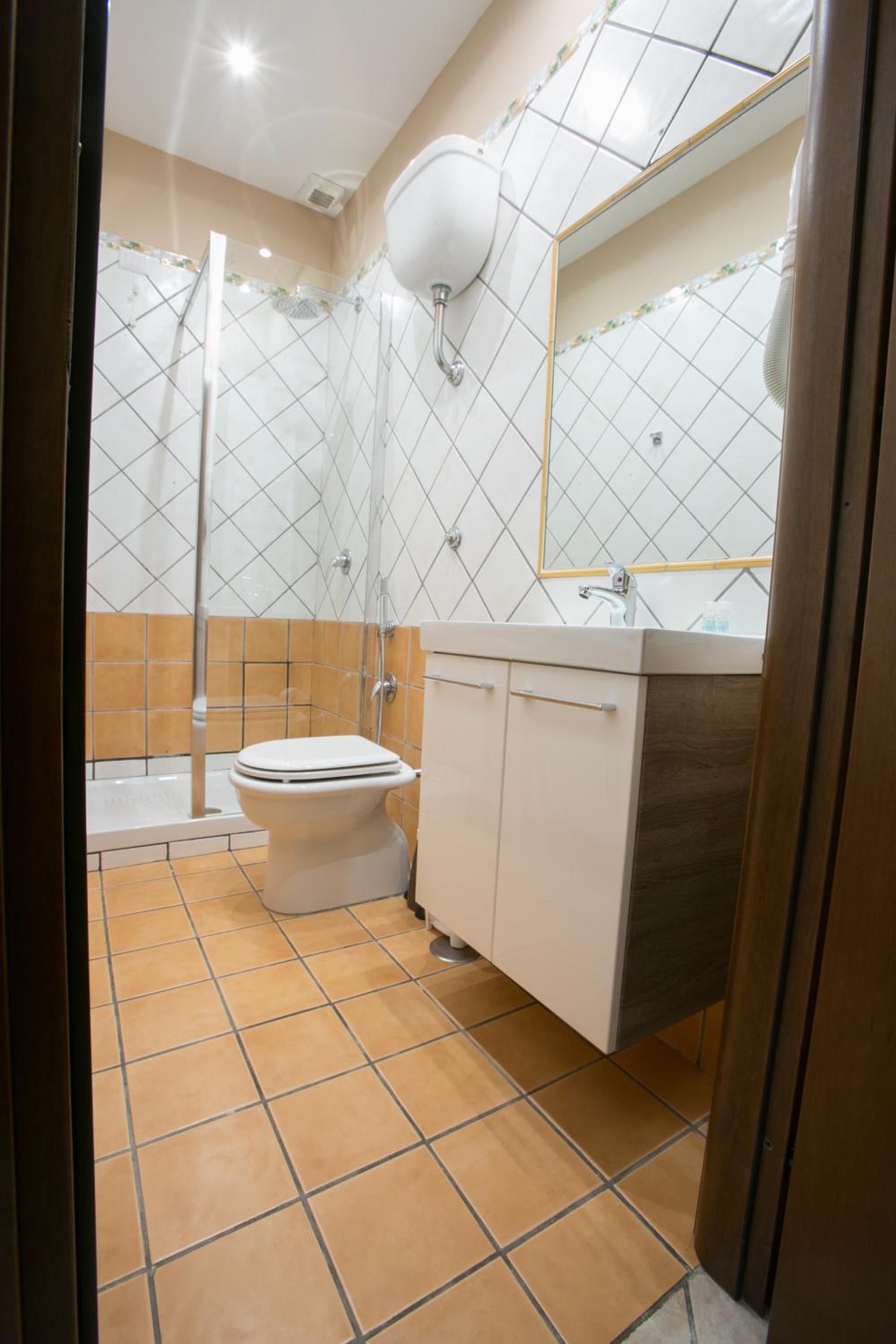 Double Room - Photo 9