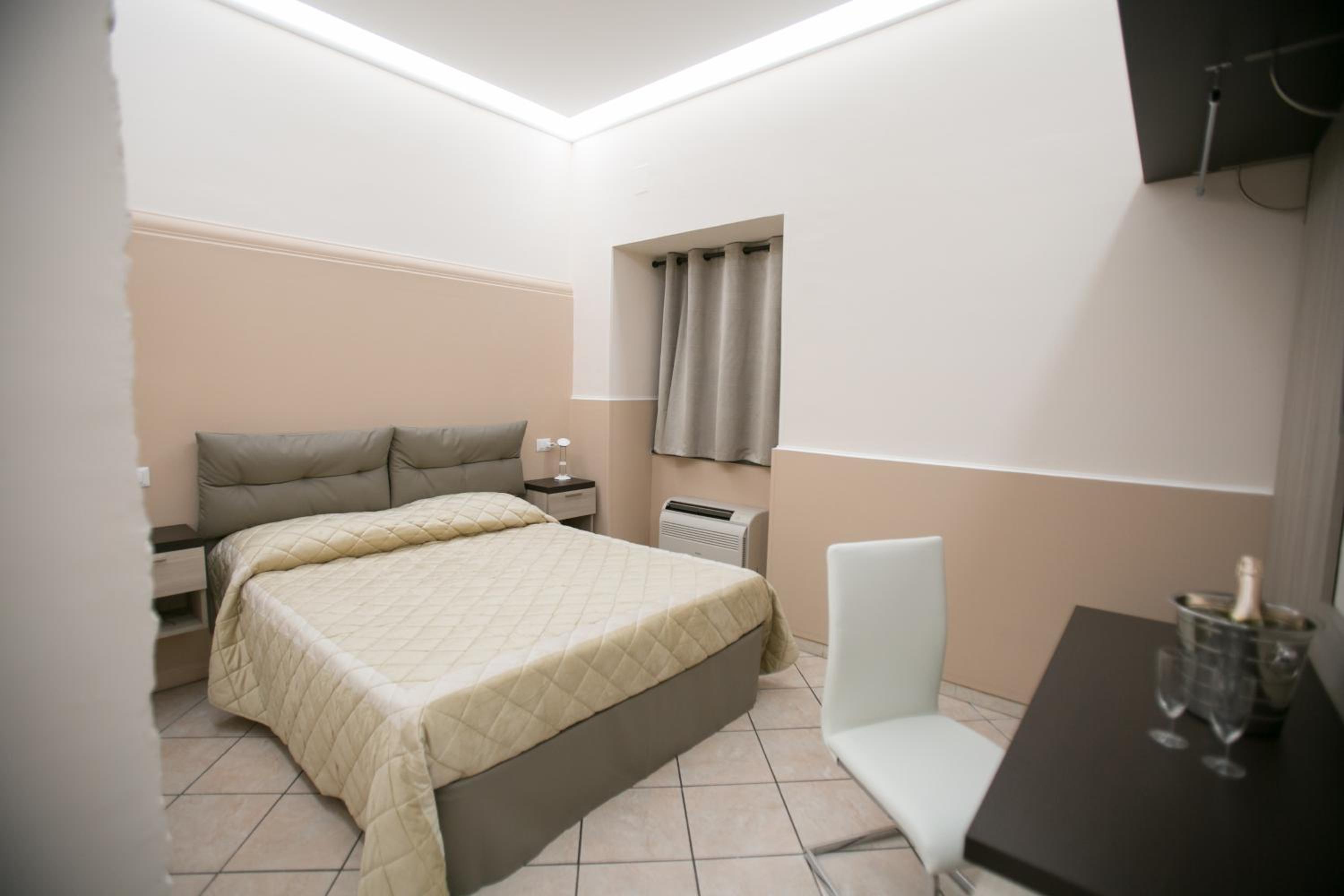 Double Room - Photo 11
