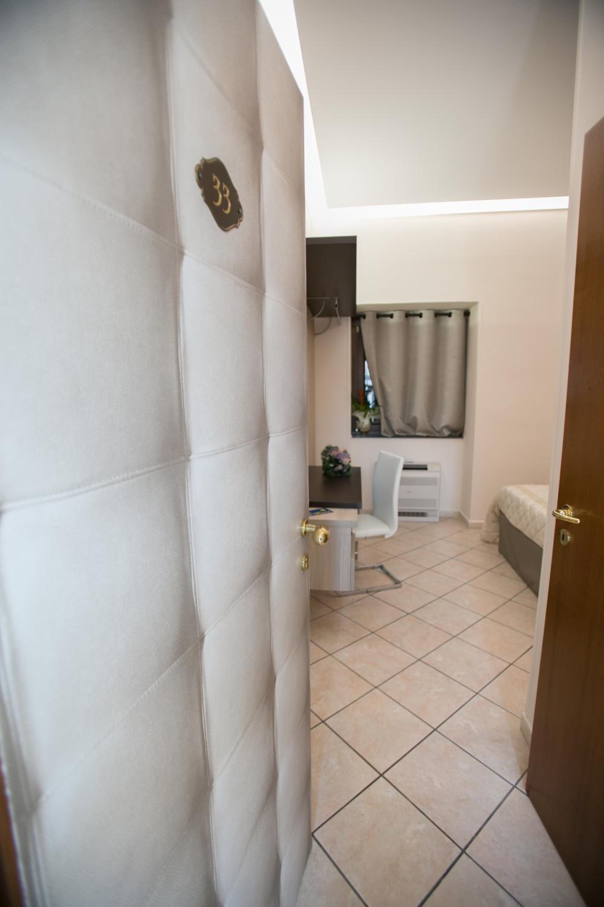 Double Room - Photo 13