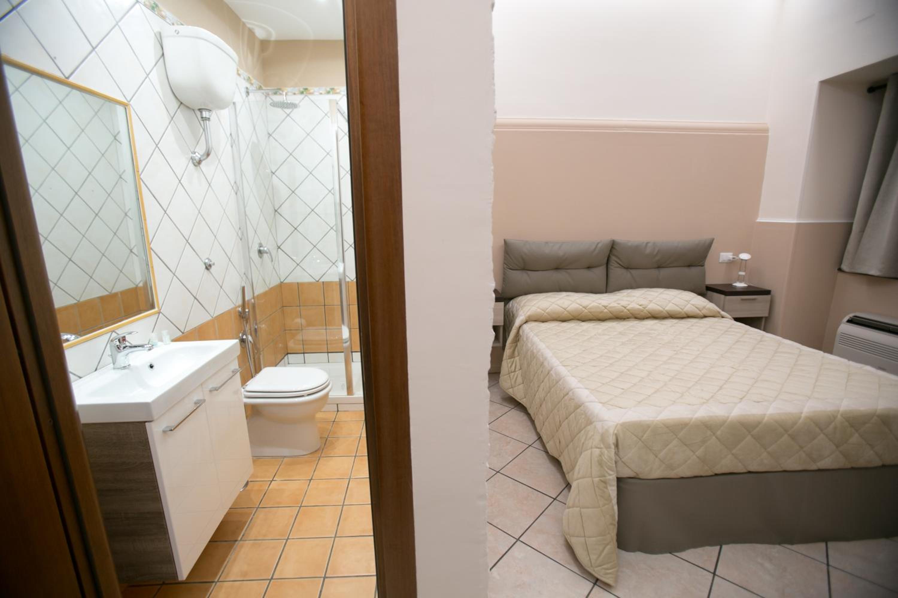 Double Room - Photo 25