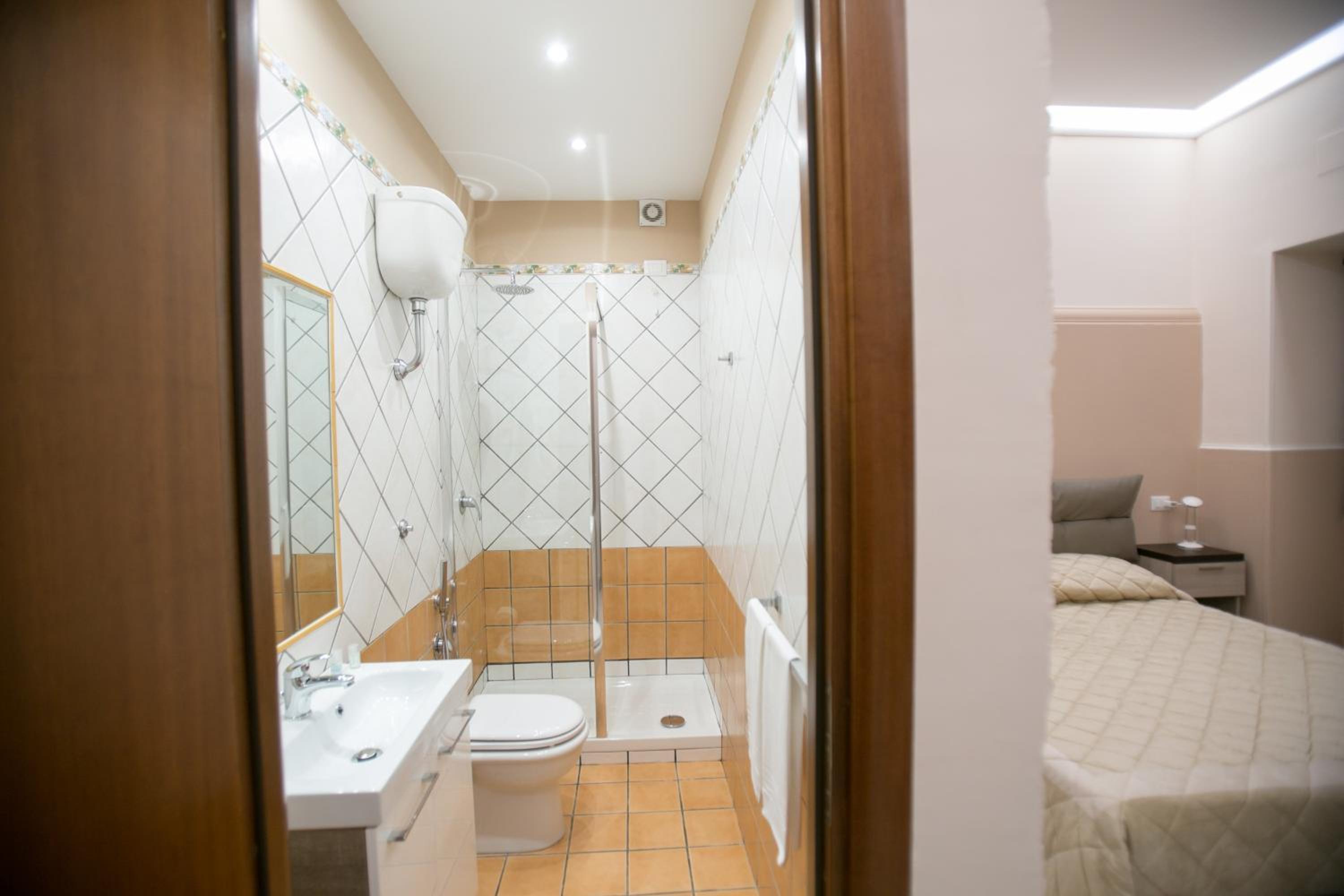 Double Room - Photo 15