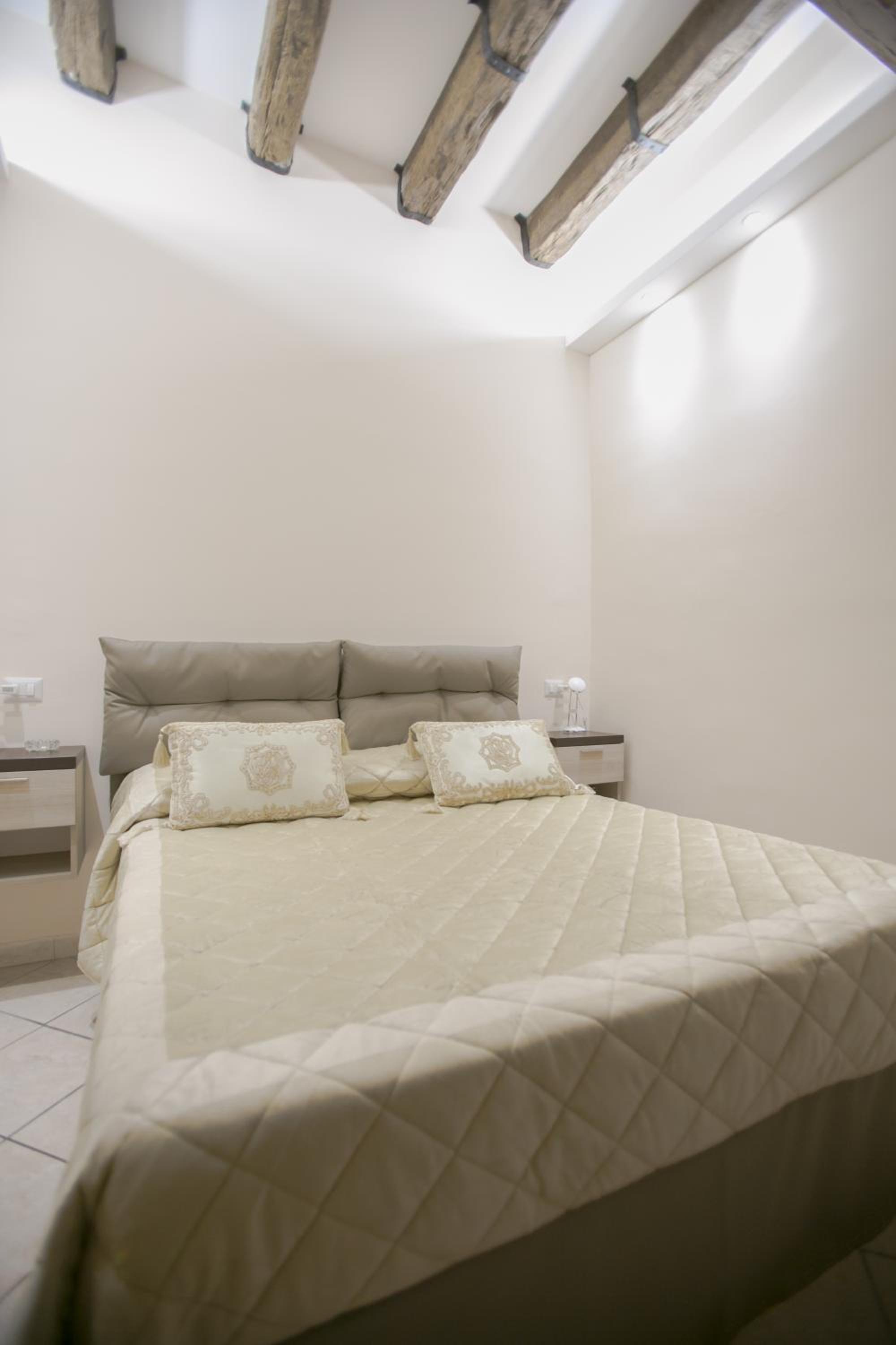 Double Room - Photo 16