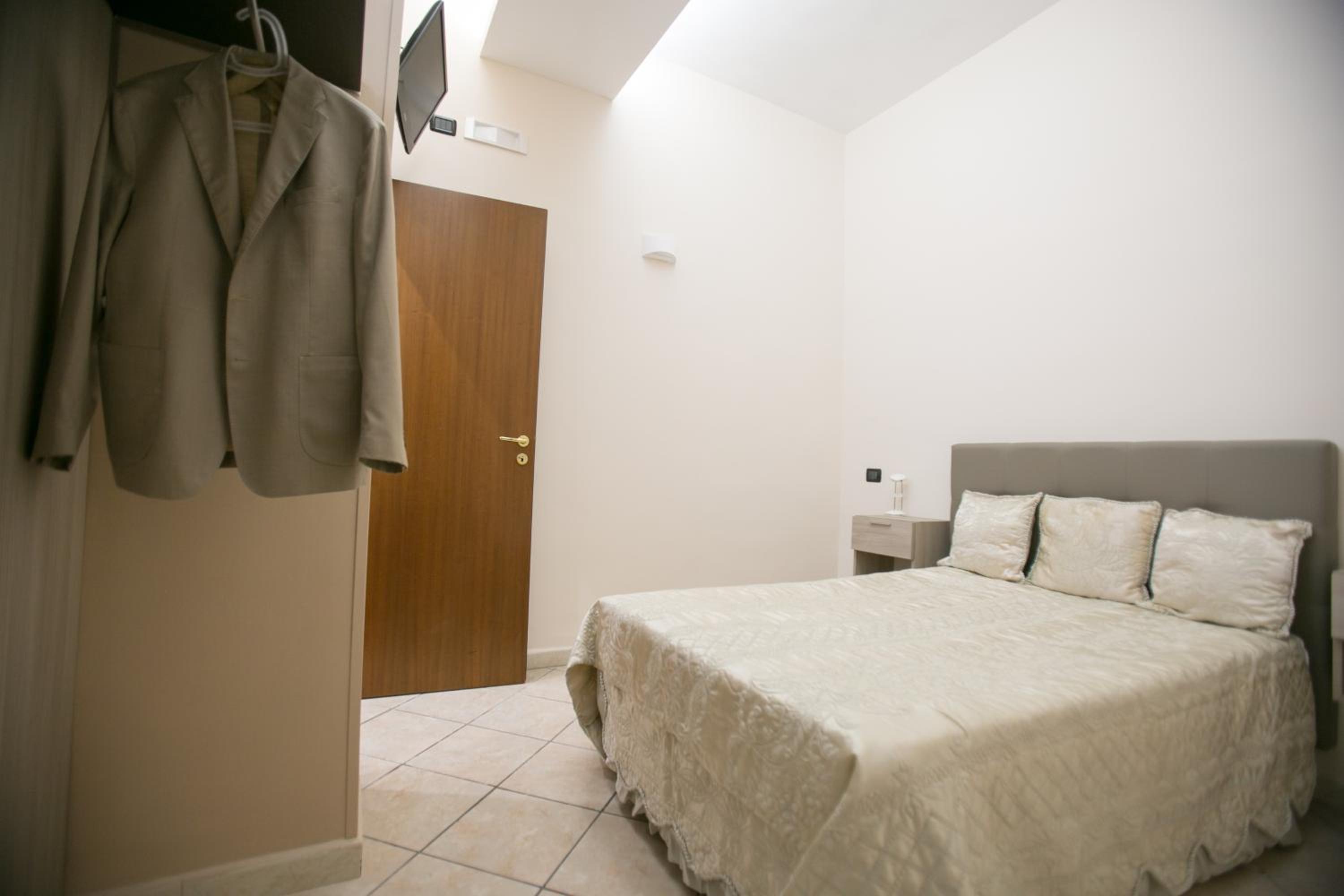 Double Room - Photo 3