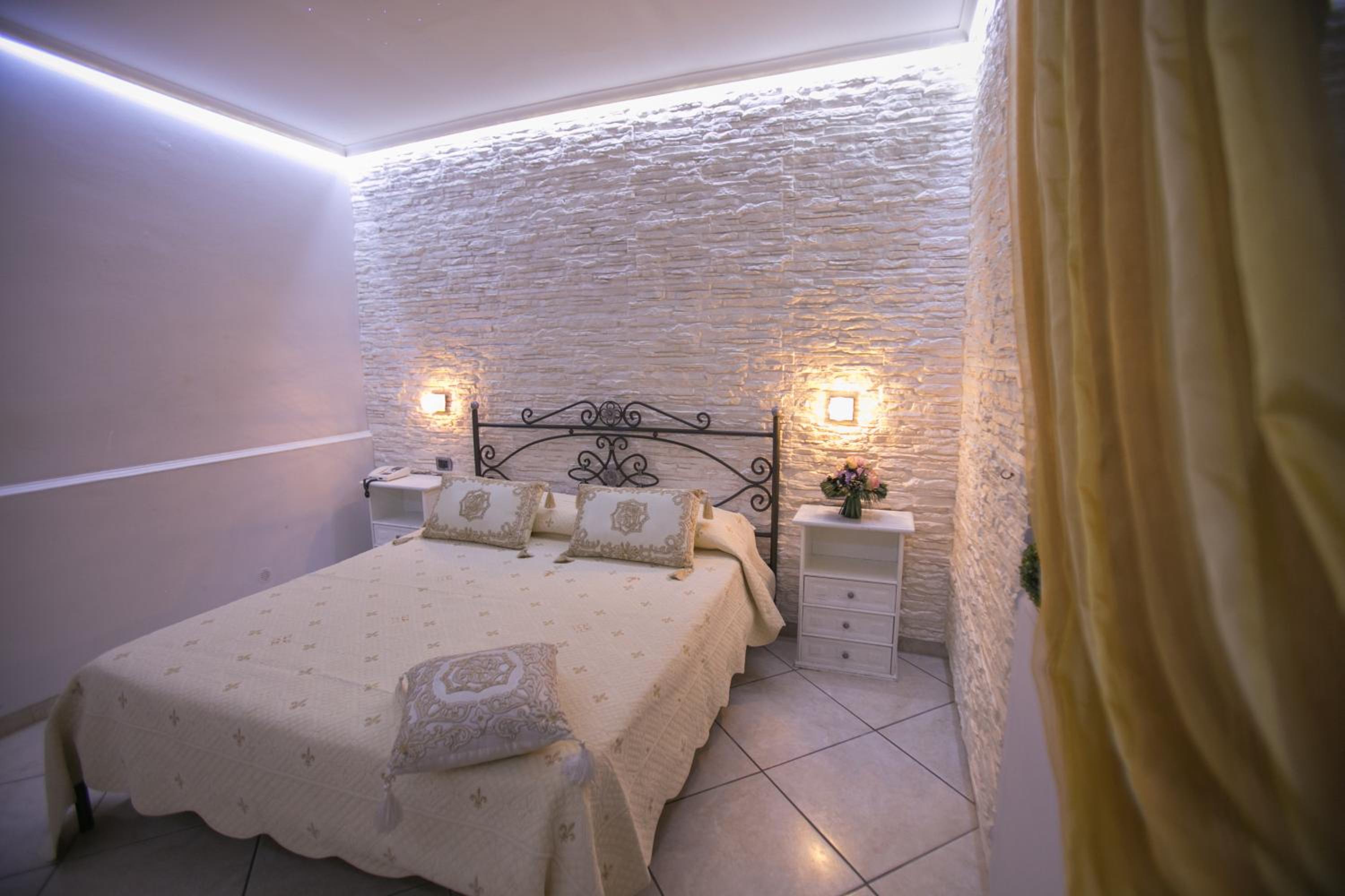 Double Room - Photo 4