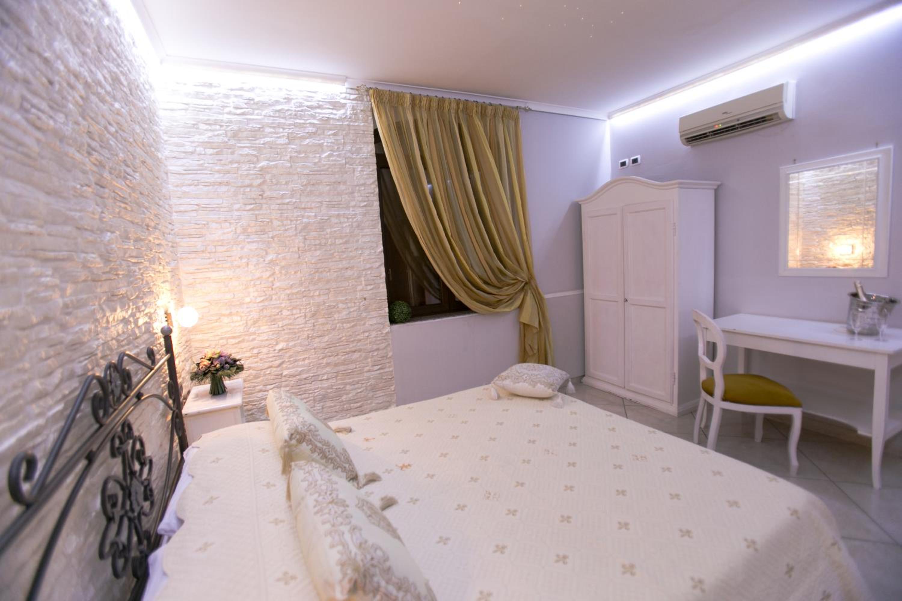 Double Room - Photo 18