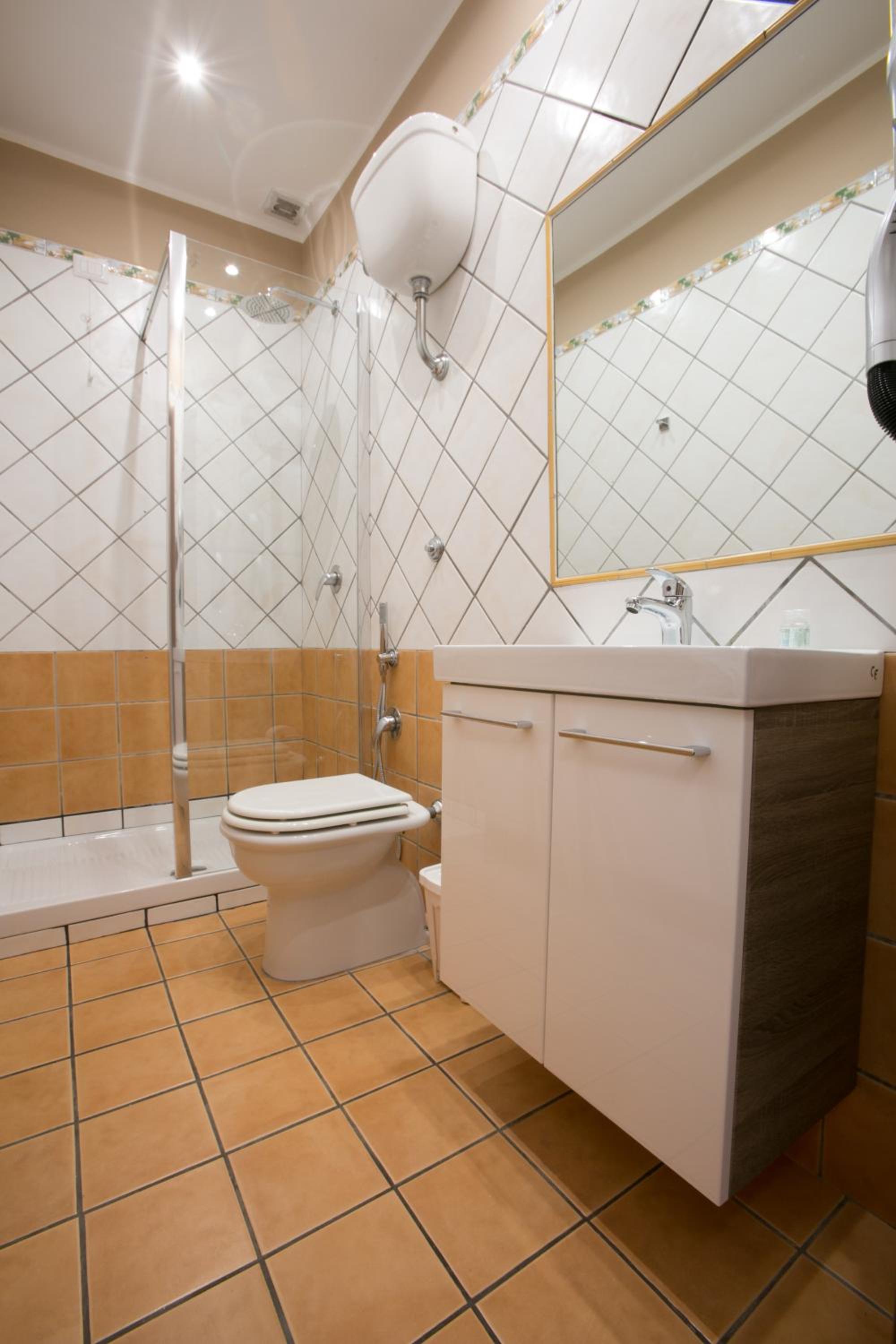 Double Room - Photo 22