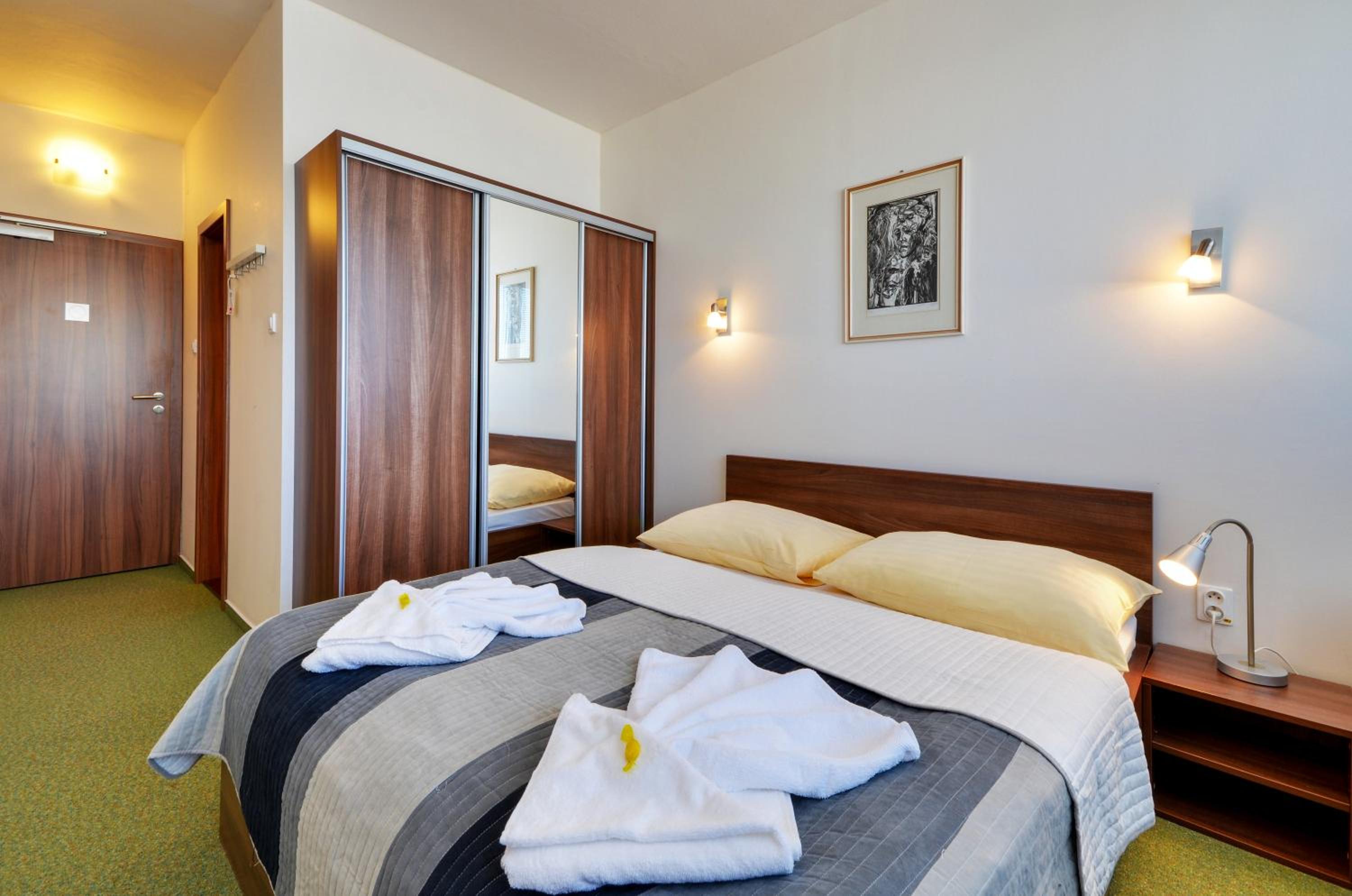 Double or Twin Room - Photo 1