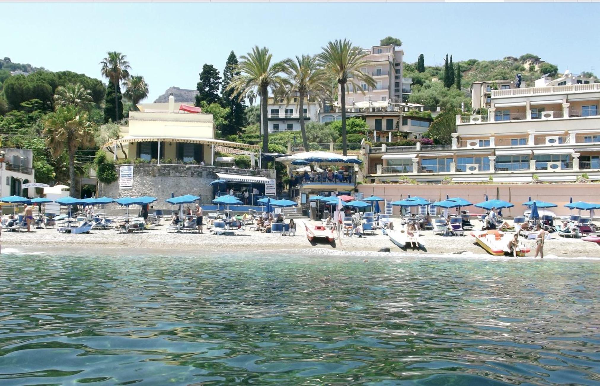 Deluxe Double Room with Terrace and Sea View - Photo 11