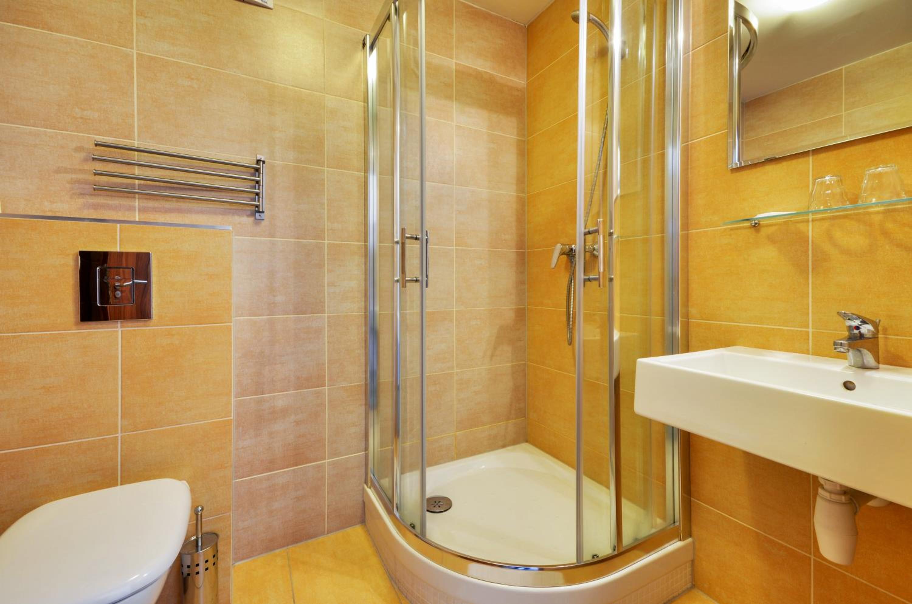 Double or Twin Room - Photo 9