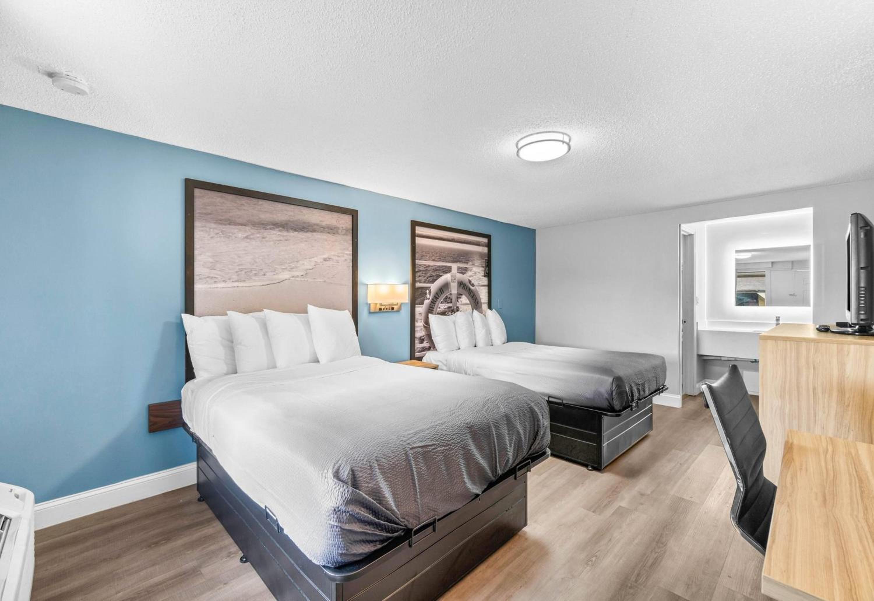 Deluxe Double Room with Two Double Beds - Non-Smoking - Photo 1