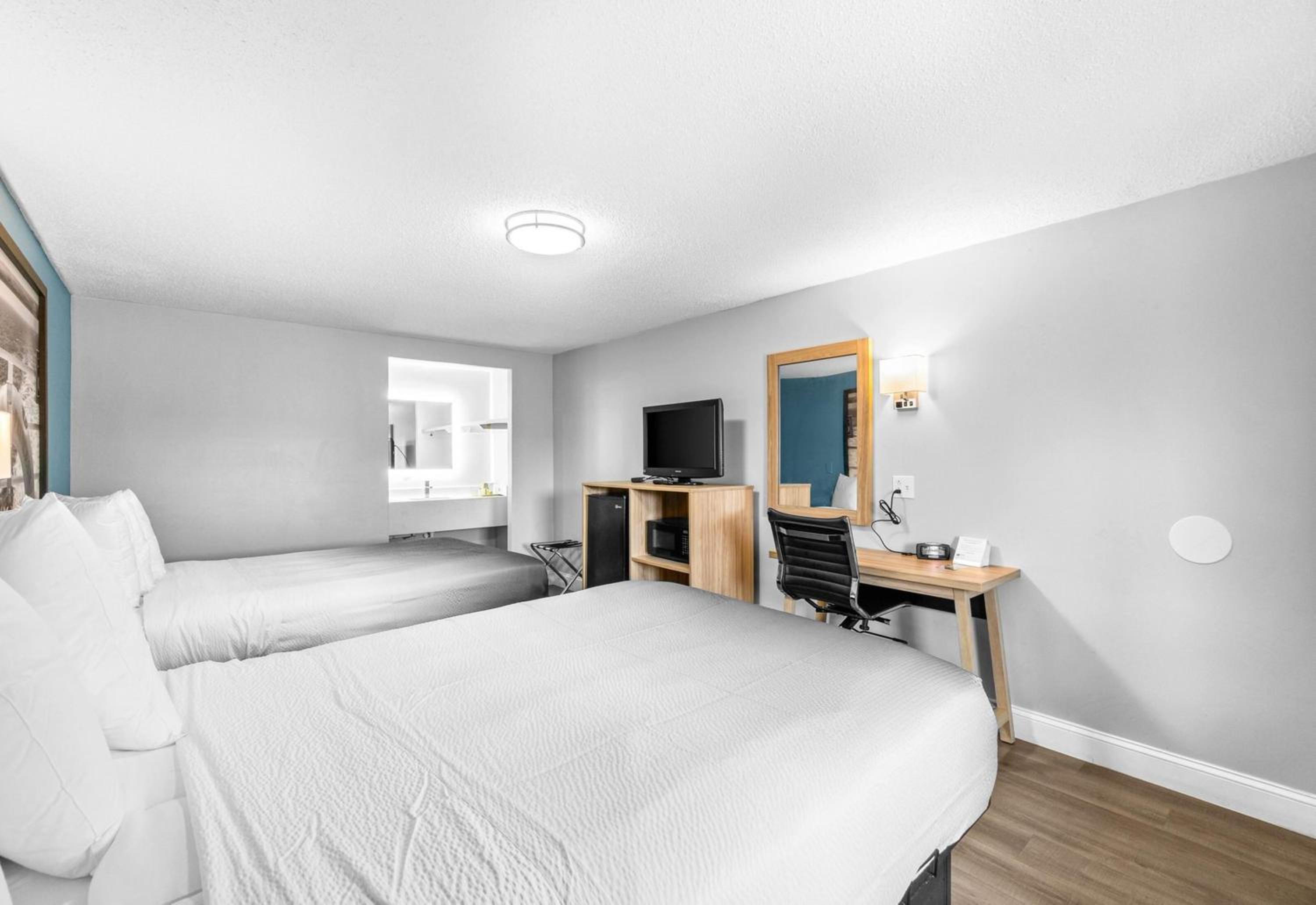Deluxe Double Room with Two Double Beds - Non-Smoking - Photo 2