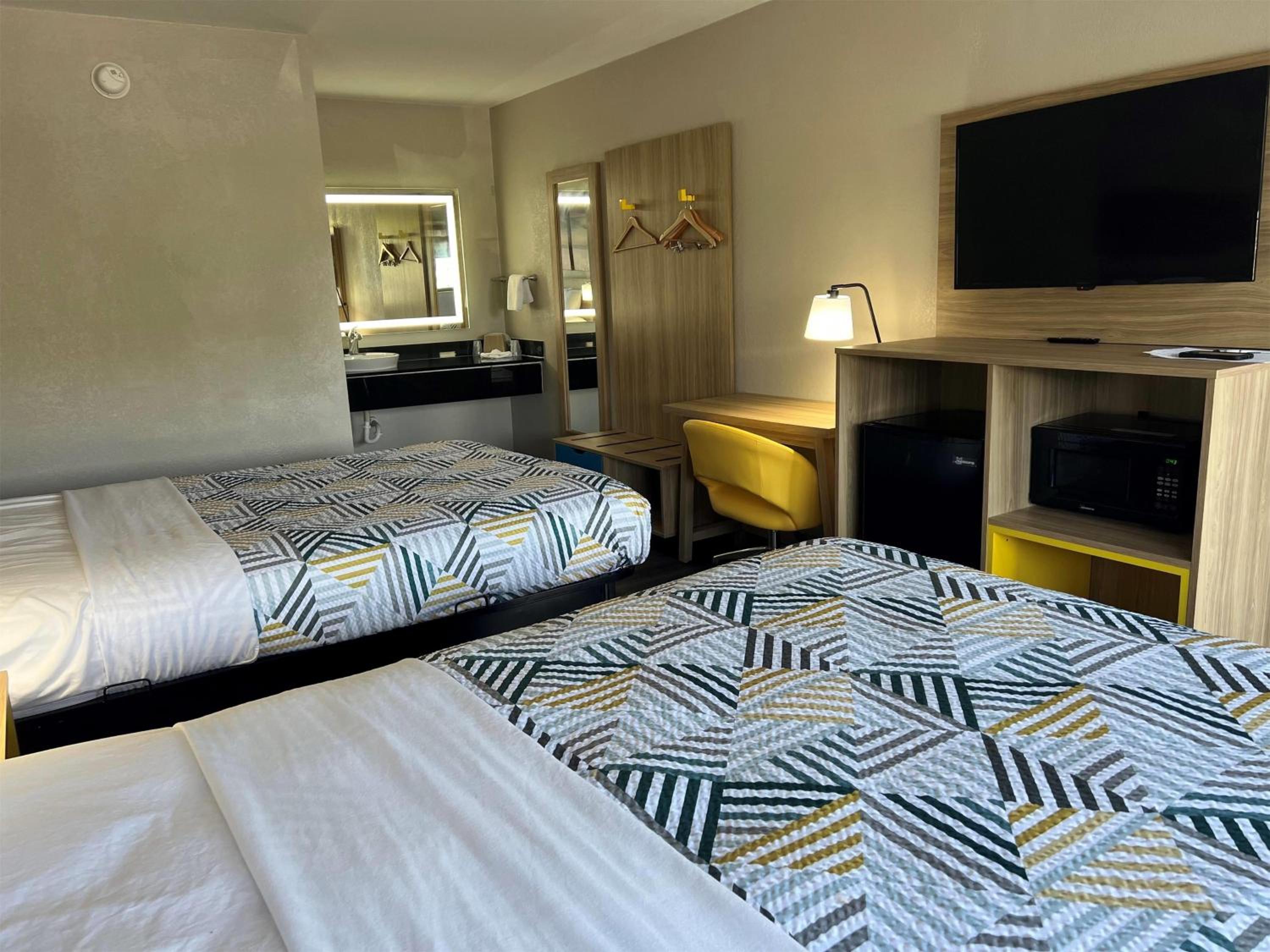 Double Room with Two Double Beds - Non-Smoking - Photo 2