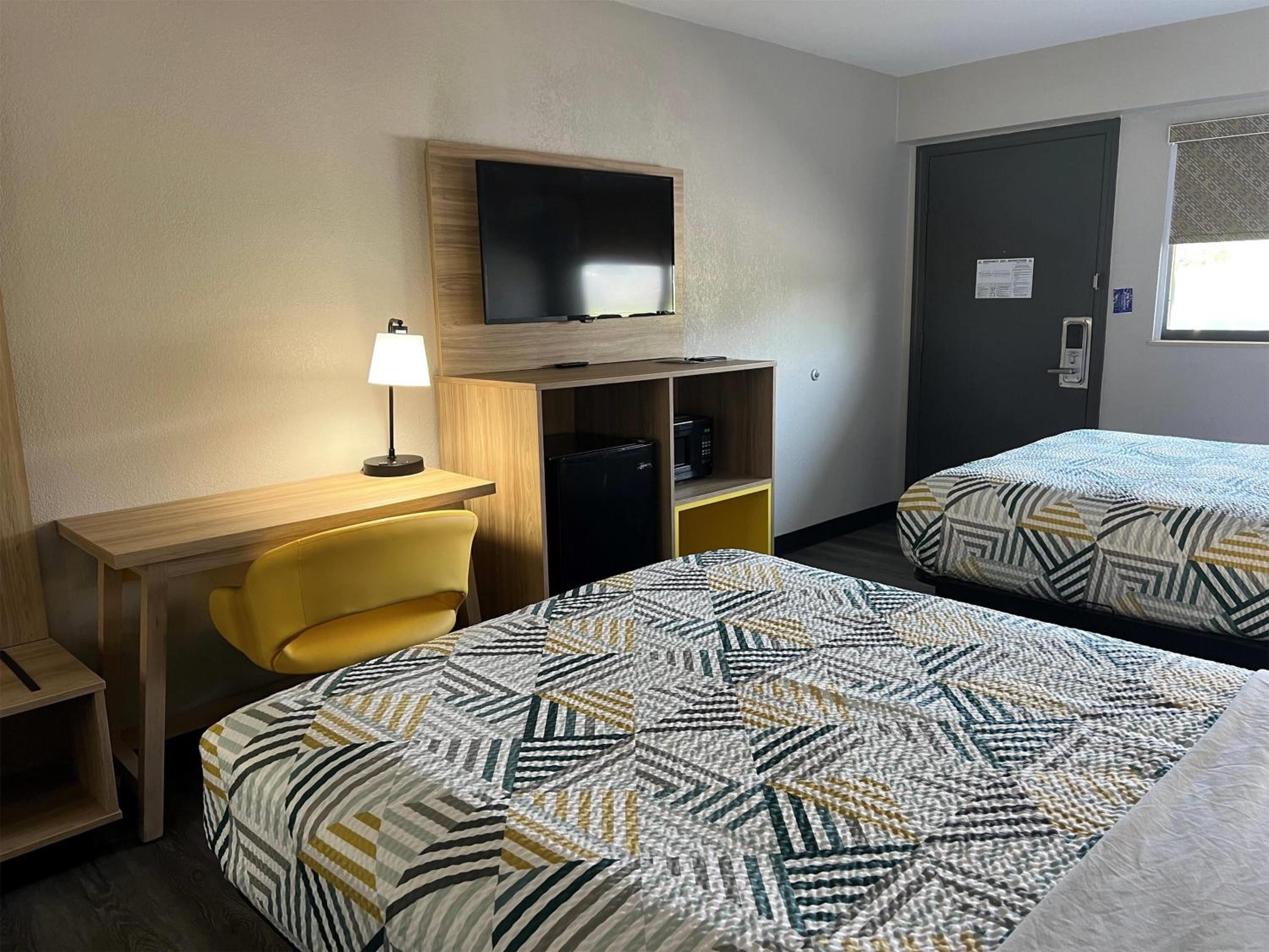 Double Room with Two Double Beds - Non-Smoking - Photo 3
