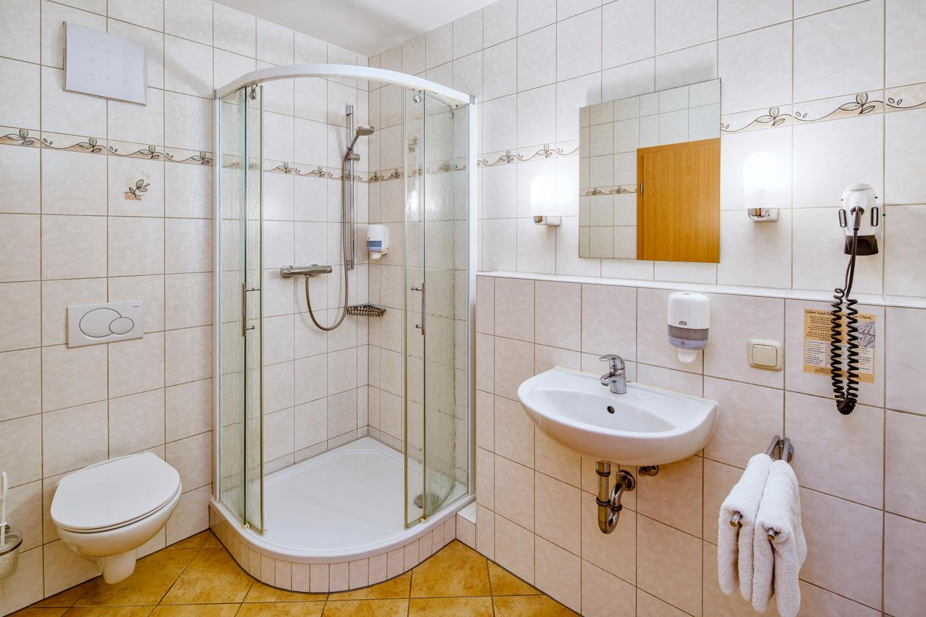 Family Room with Bathroom photo 3