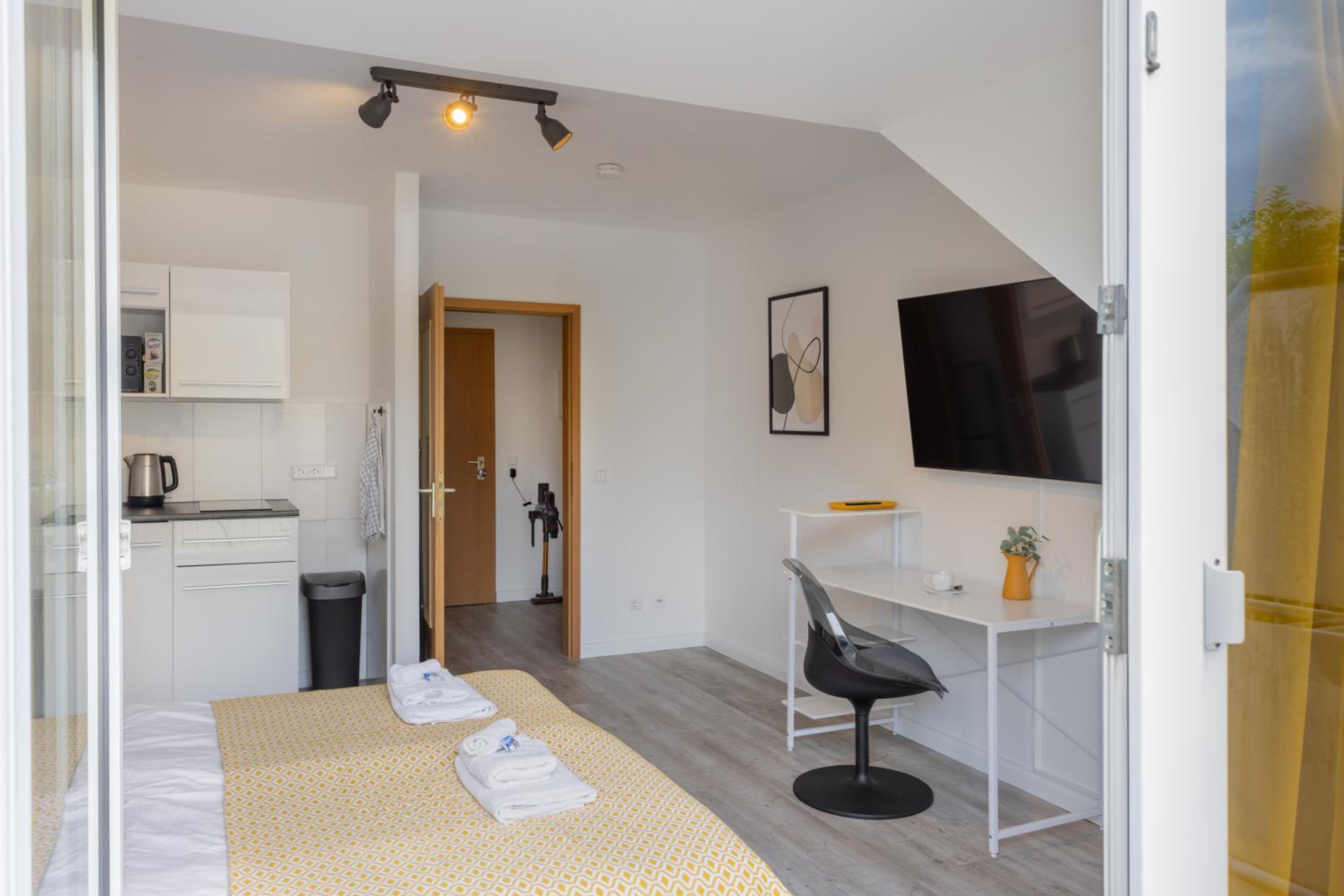 One-Bedroom Apartment with Balcony photo 2