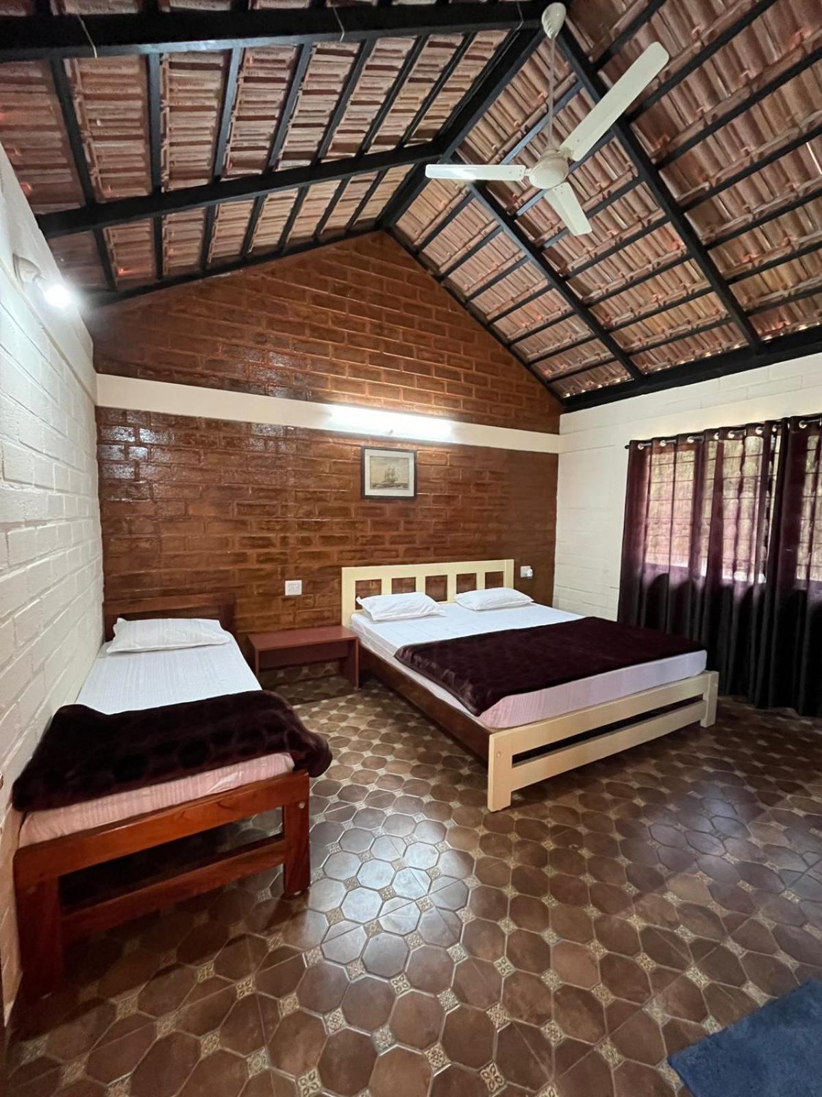 Triple Room - Photo 11