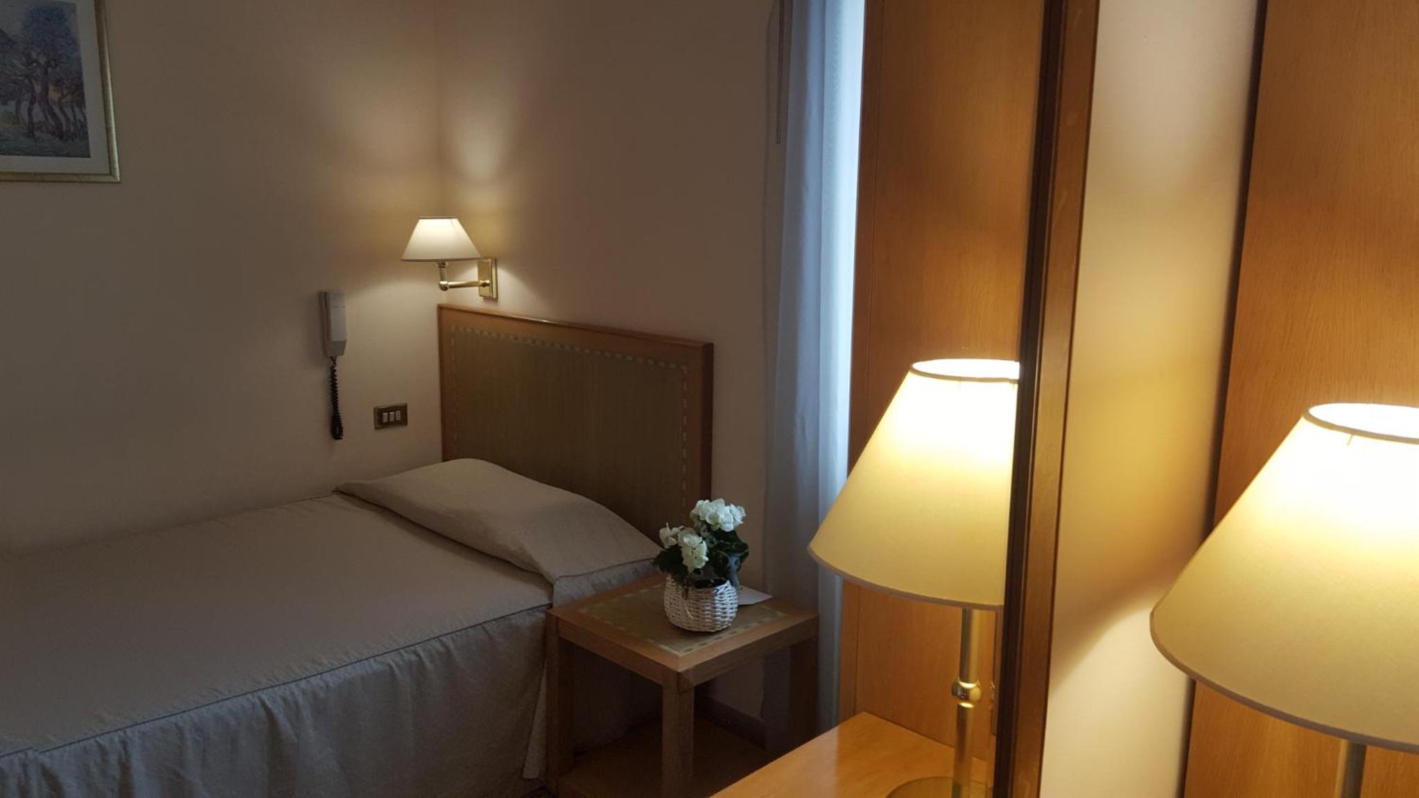 Single Room photo 2