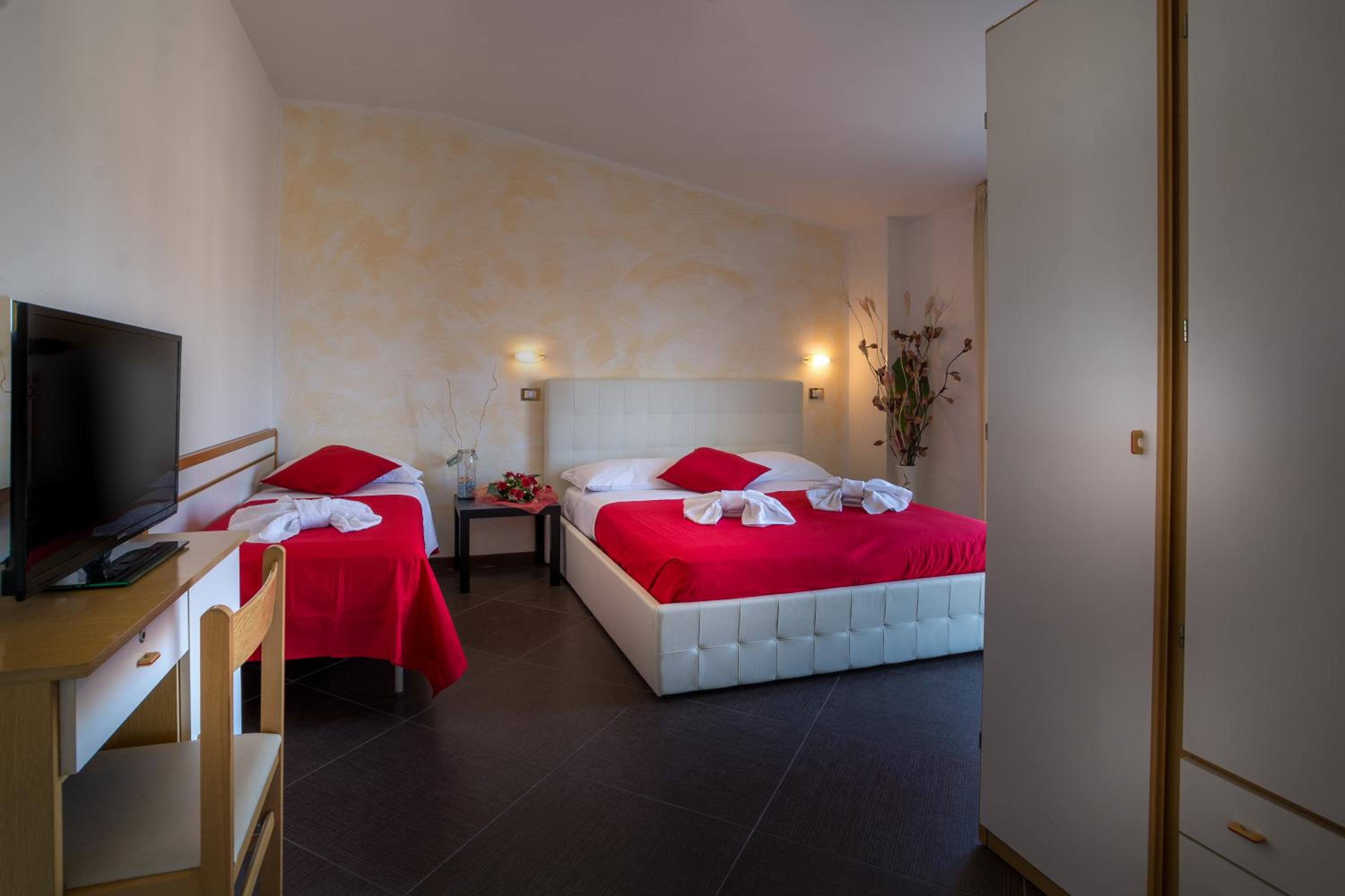 One-Bedroom Apartment with Balcony