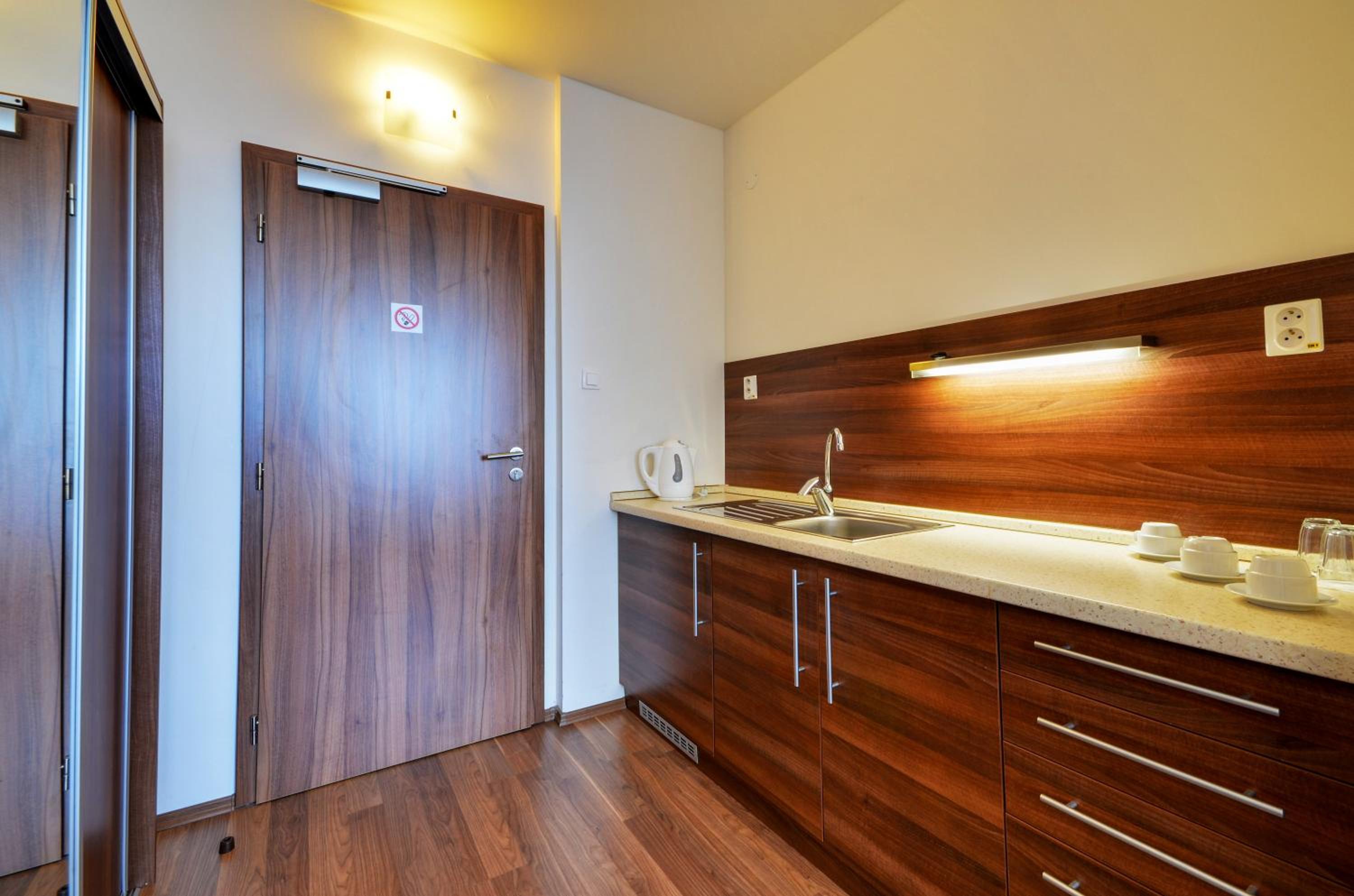 Suite - Photo 8