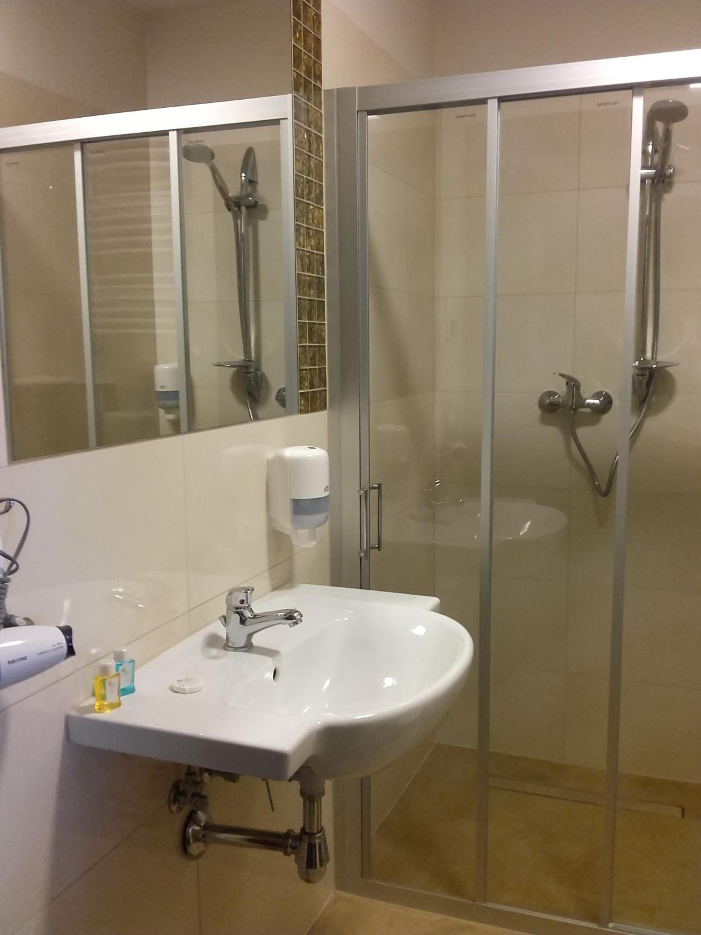 One-Bedroom Suite with Sofa Bed with Spa Access photo 2