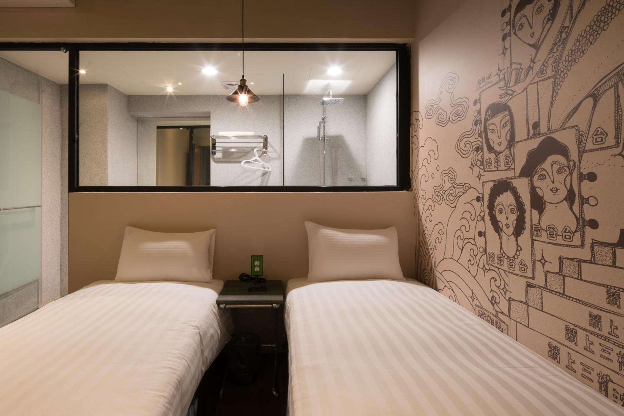 Standard Twin Room -  No Window photo 1