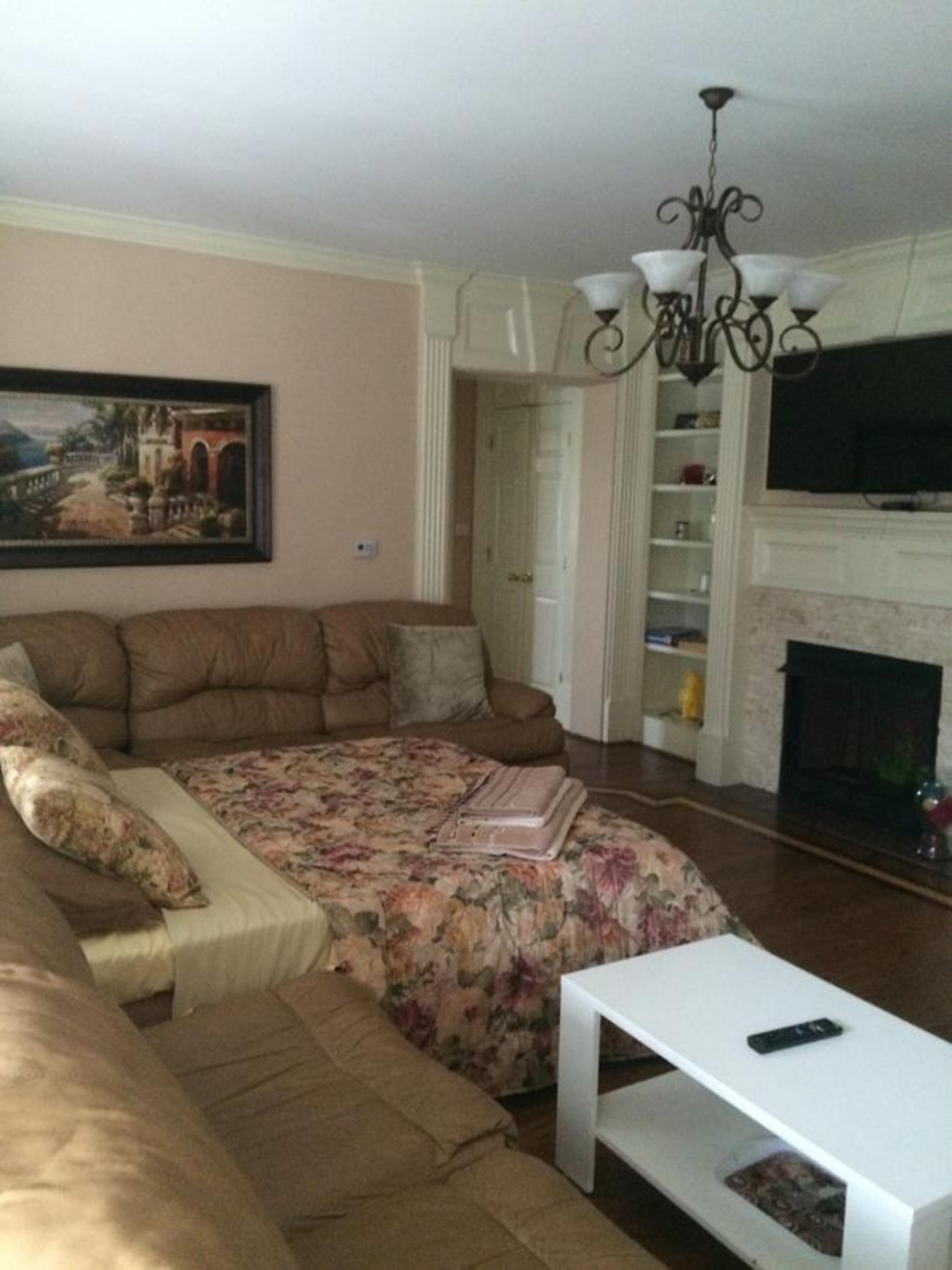 Two-Bedroom Apartment - Photo 2