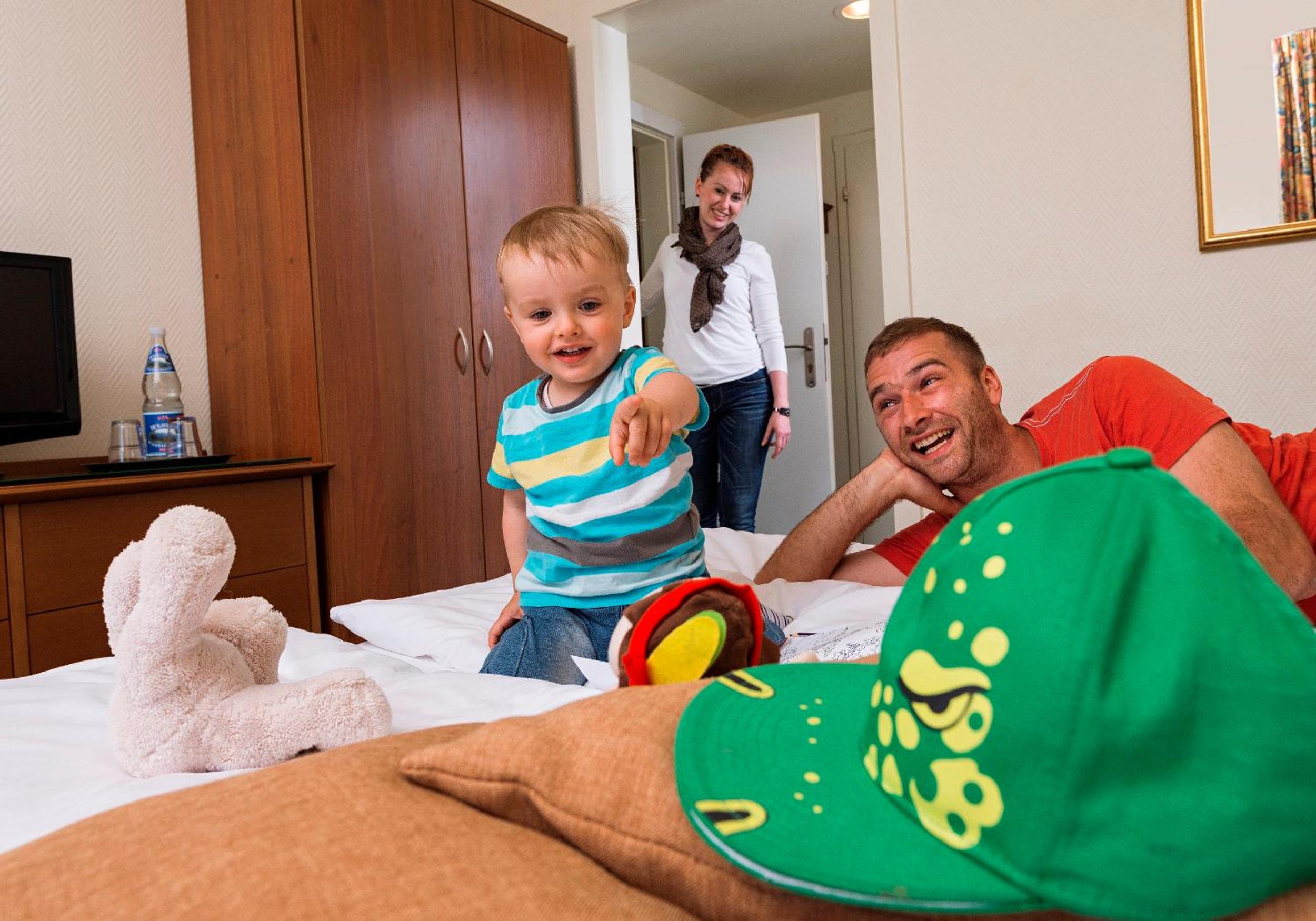 Family Room (2 Adults + 2 Children) photo 3