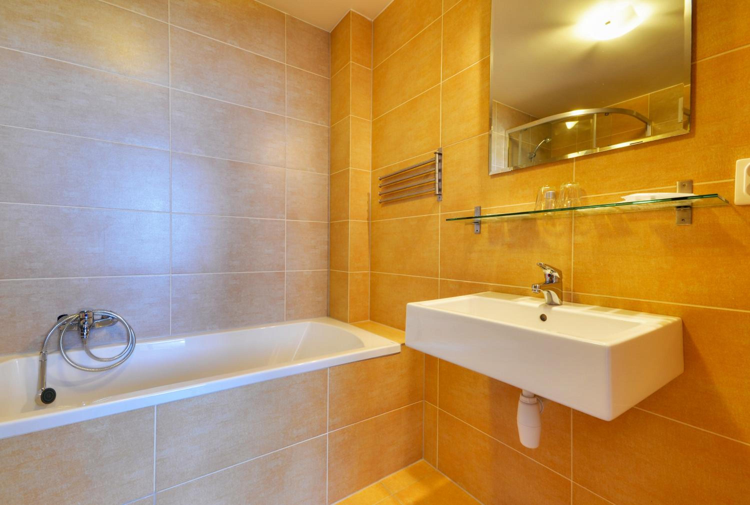 Suite - Photo 9