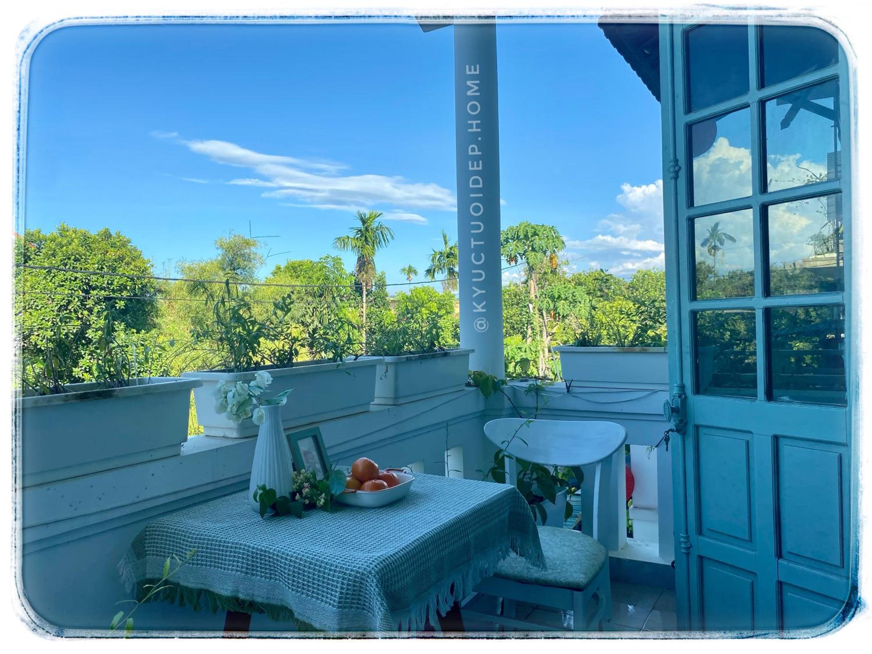 Family Room with Balcony - Photo 9